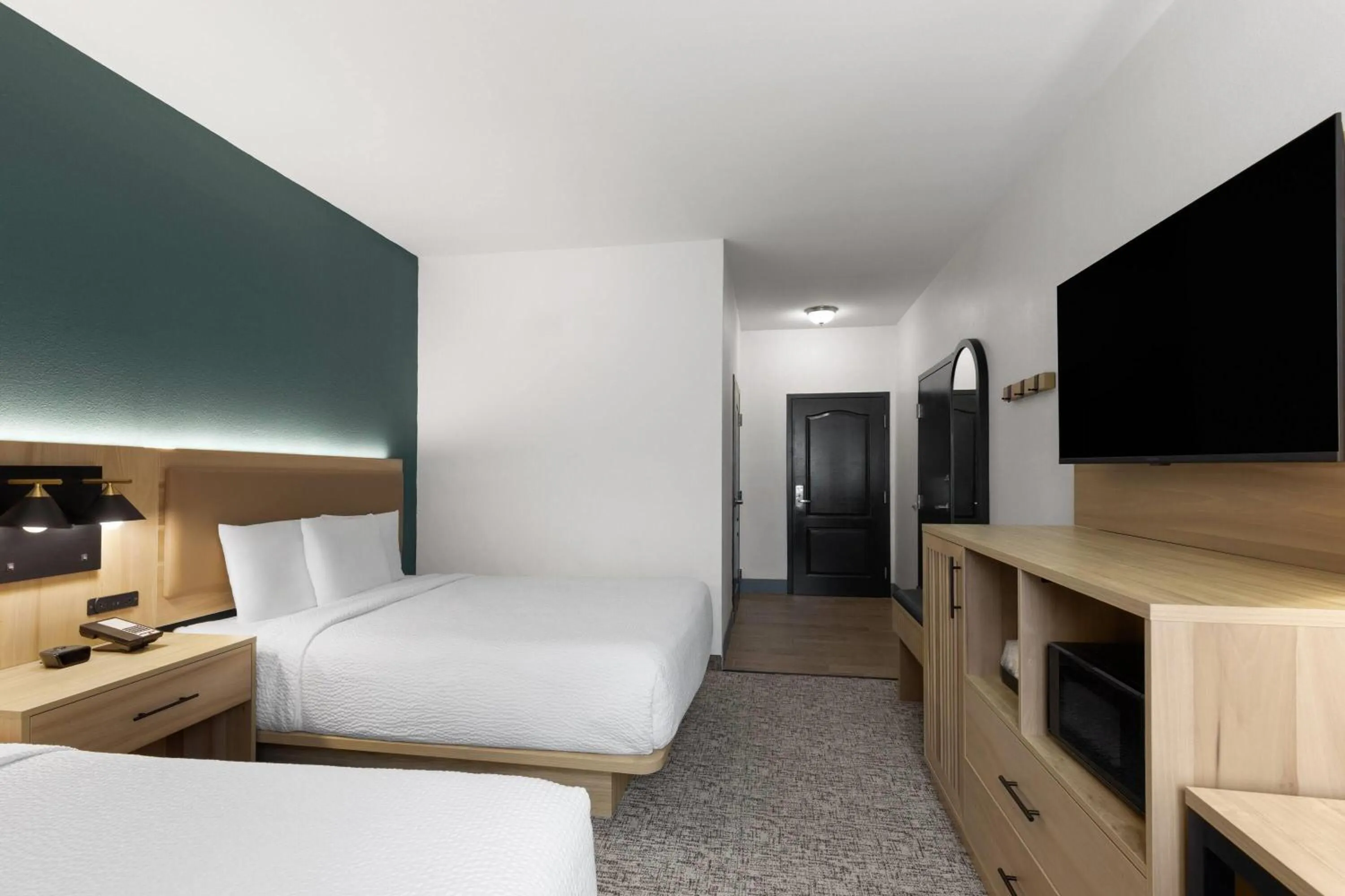 Photo of the whole room, Bed in La Quinta by Wyndham Lexington South / Hamburg