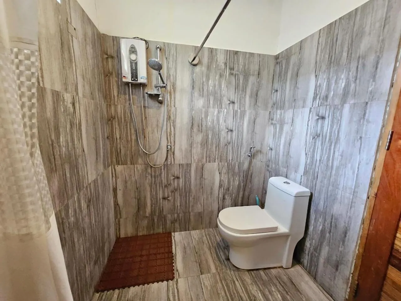 Shower in Big BamBoo Beach Resort Sipalay