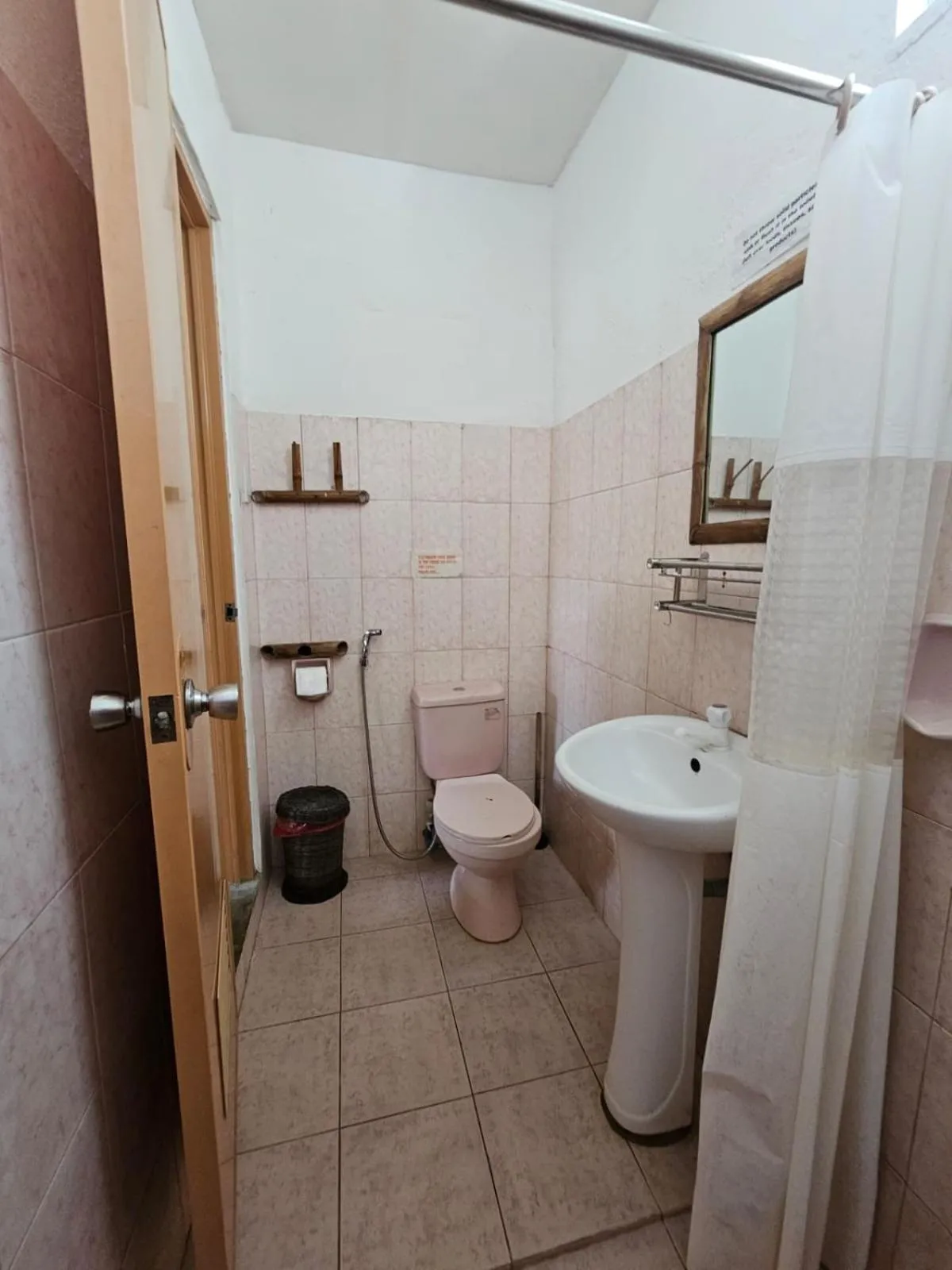 Shower in Big BamBoo Beach Resort Sipalay