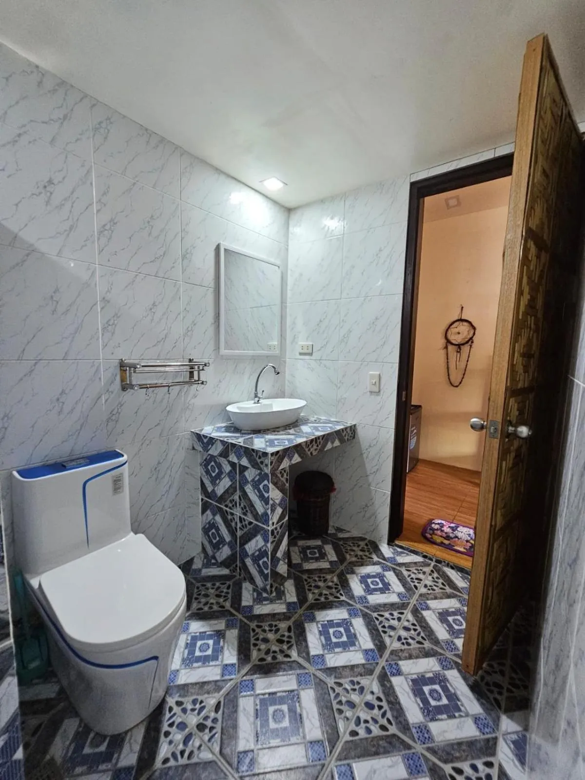 Shower in Big BamBoo Beach Resort Sipalay