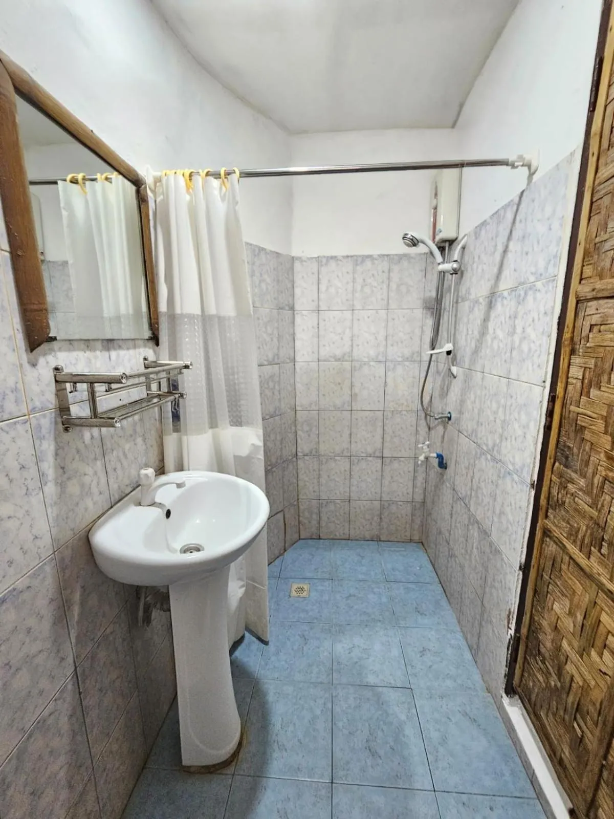 Shower in Big BamBoo Beach Resort Sipalay