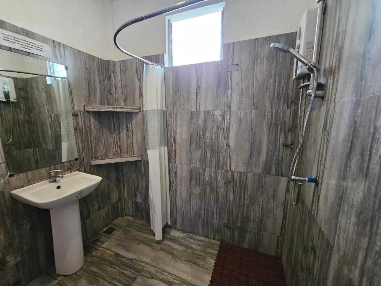 Shower in Big BamBoo Beach Resort Sipalay