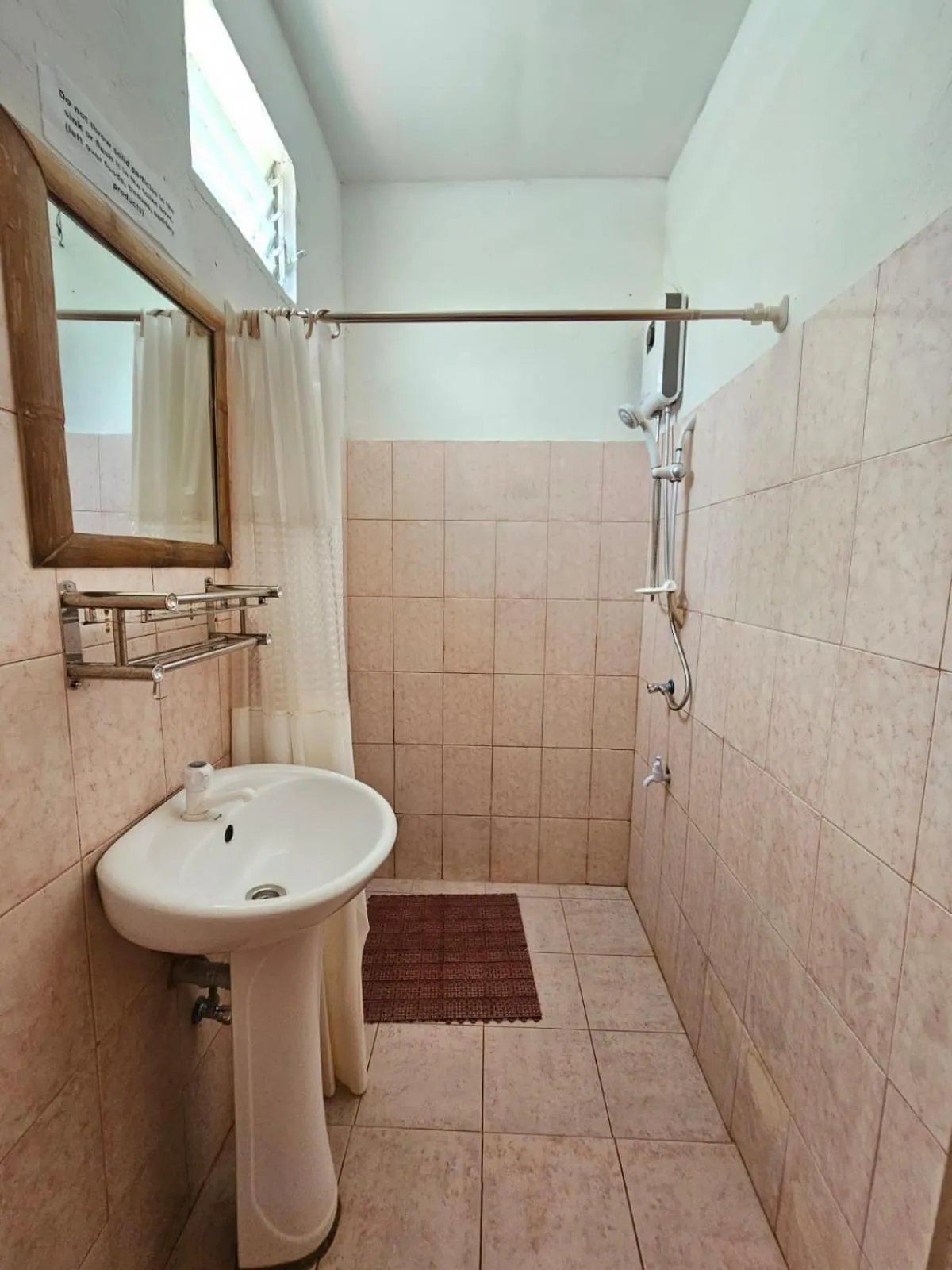 Shower in Big BamBoo Beach Resort Sipalay