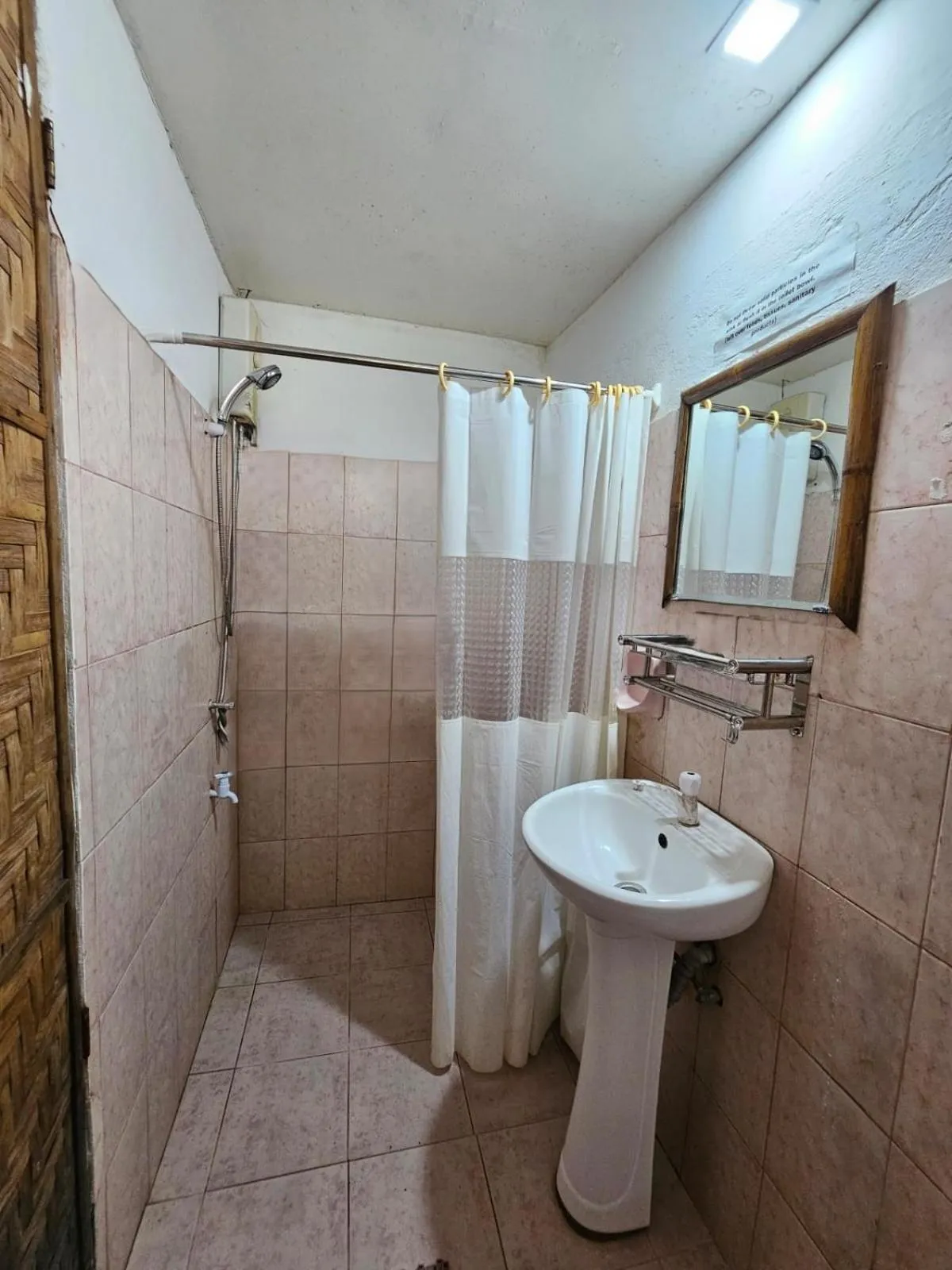 Shower in Big BamBoo Beach Resort Sipalay