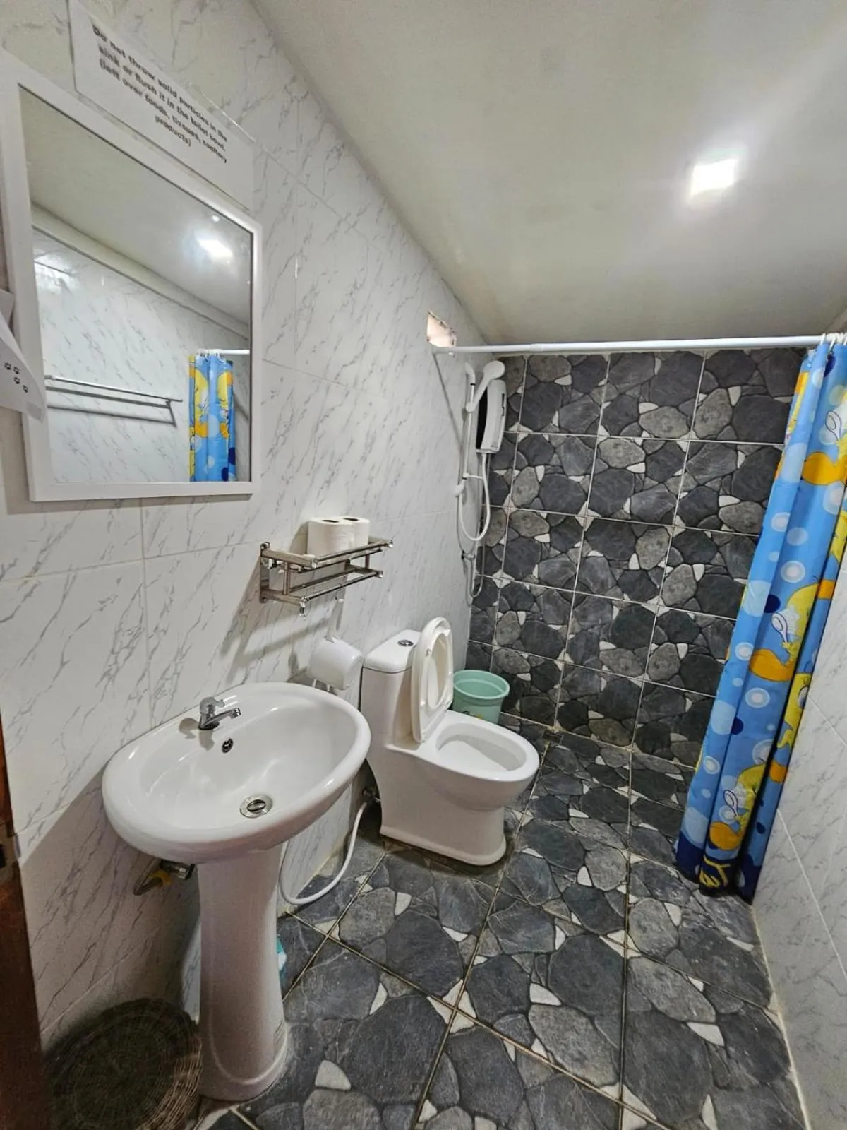 Shower in Big BamBoo Beach Resort Sipalay