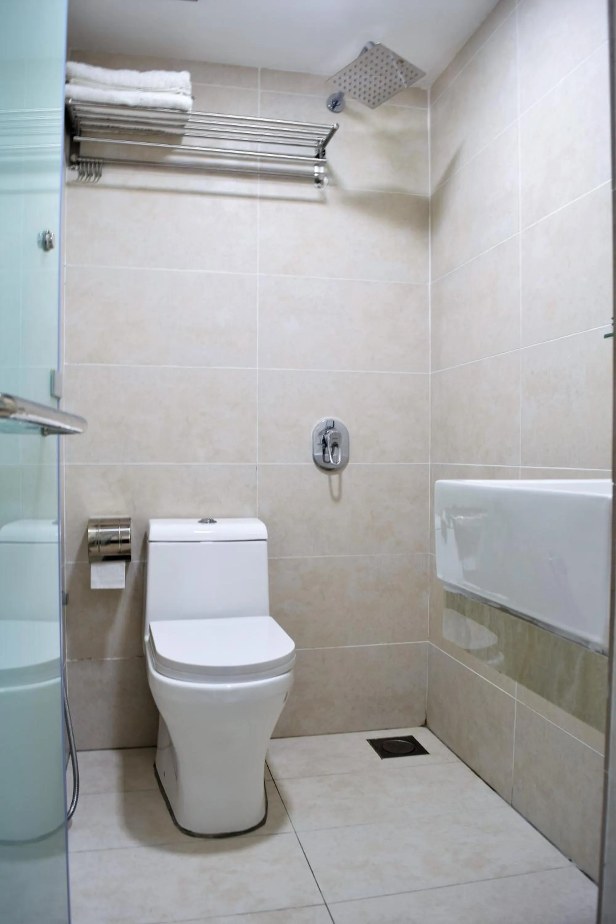 Toilet in S Rose Hotel