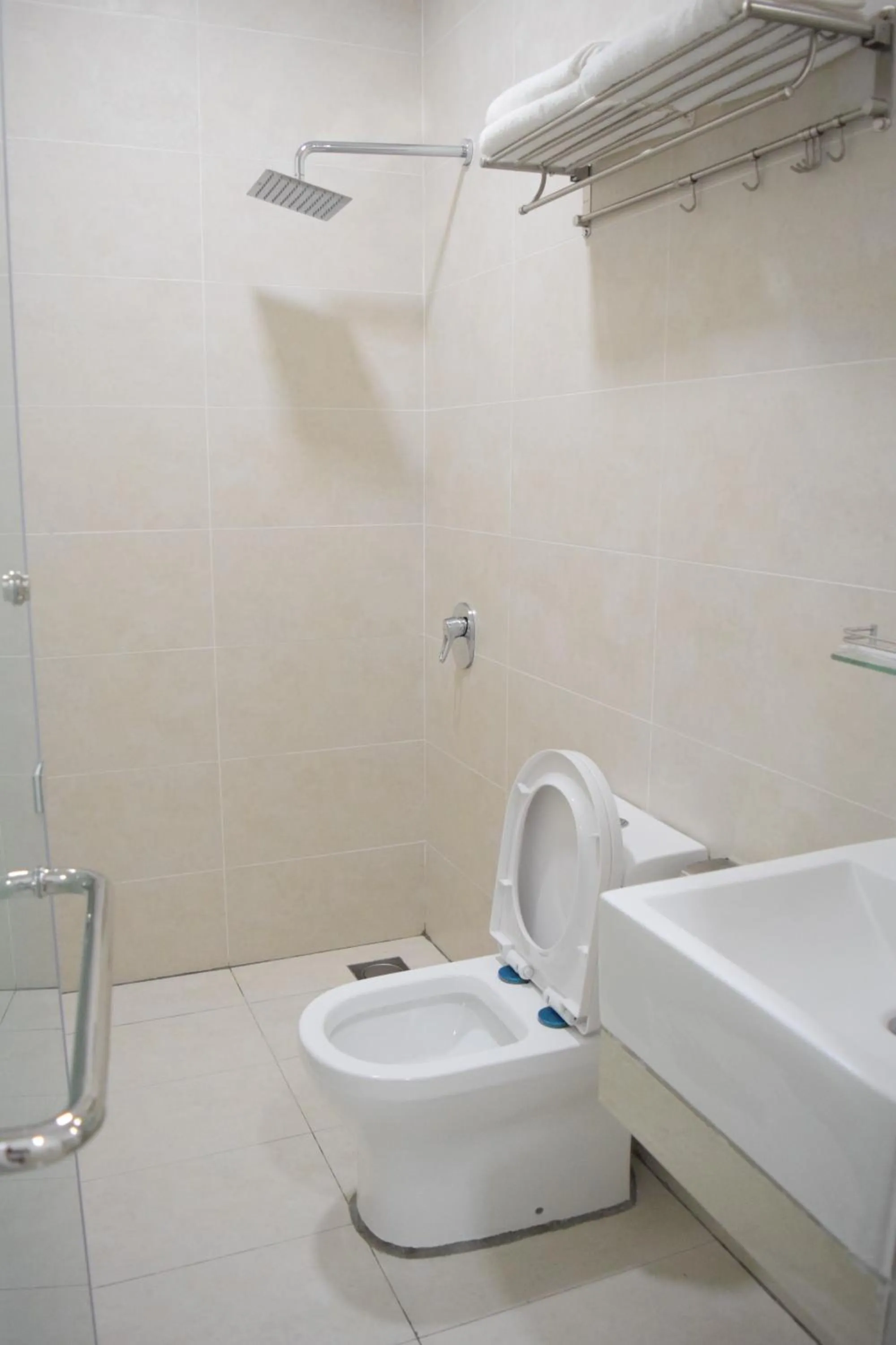 Toilet in S Rose Hotel