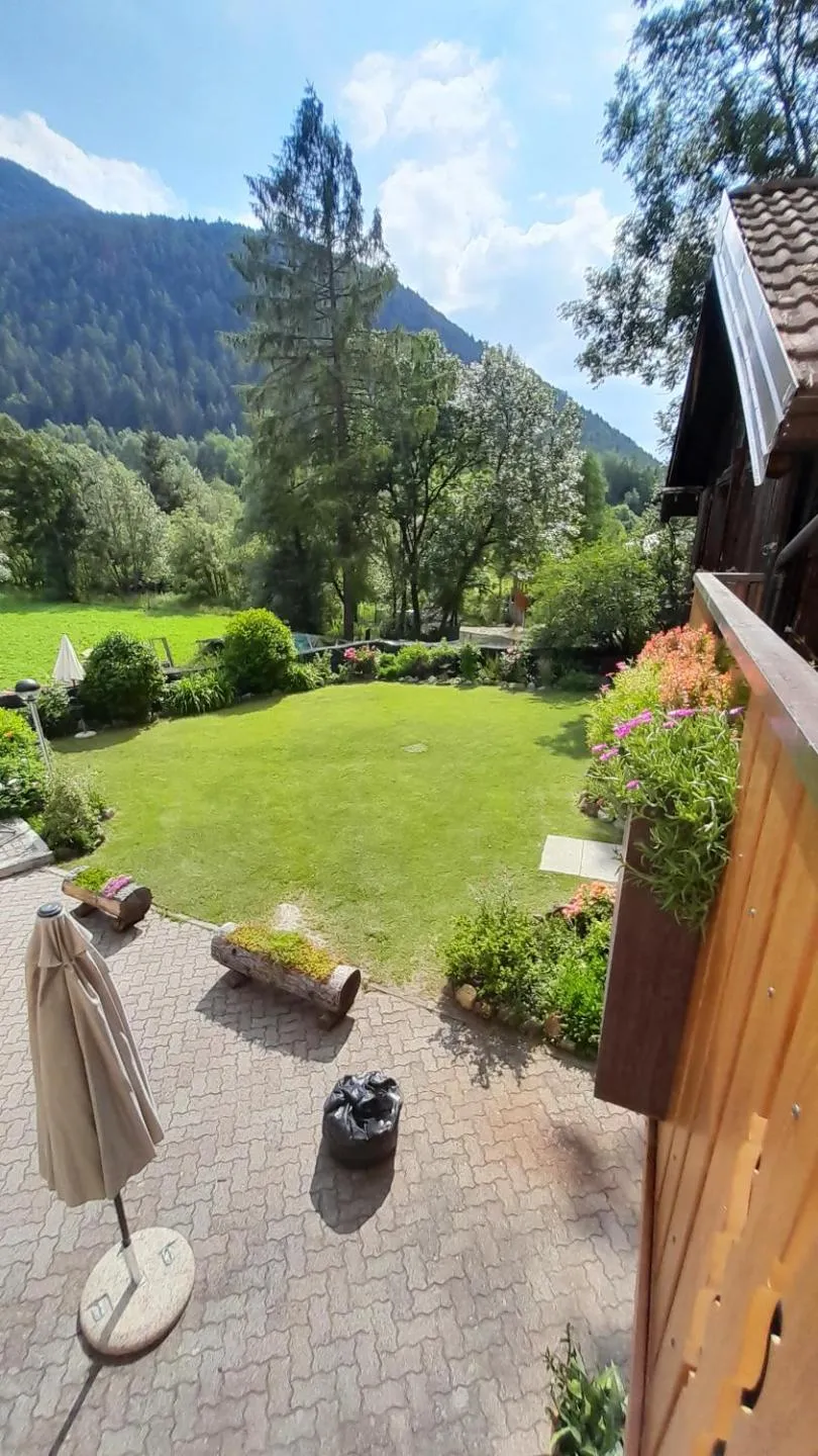 Garden view in Soggiorno Vacanze Stella Alpina