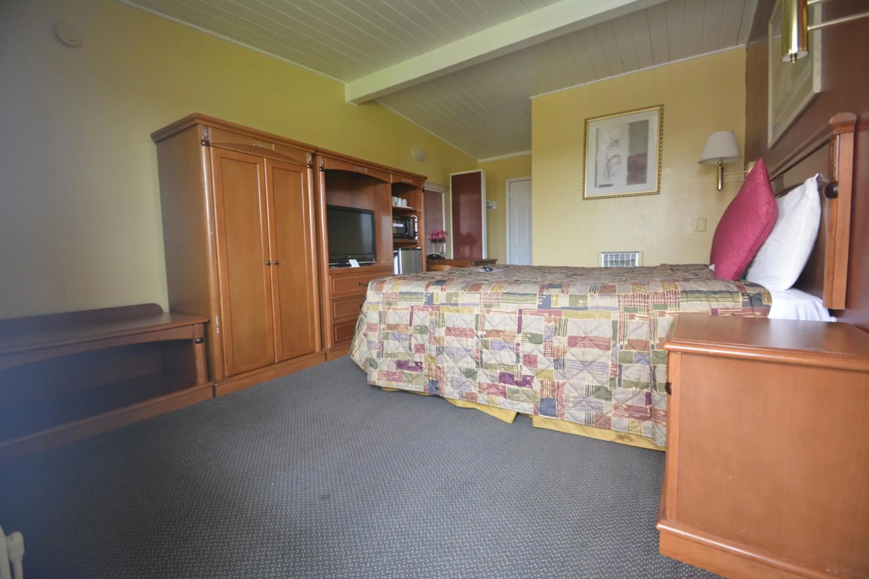 Photo of the whole room in Gateway Inn