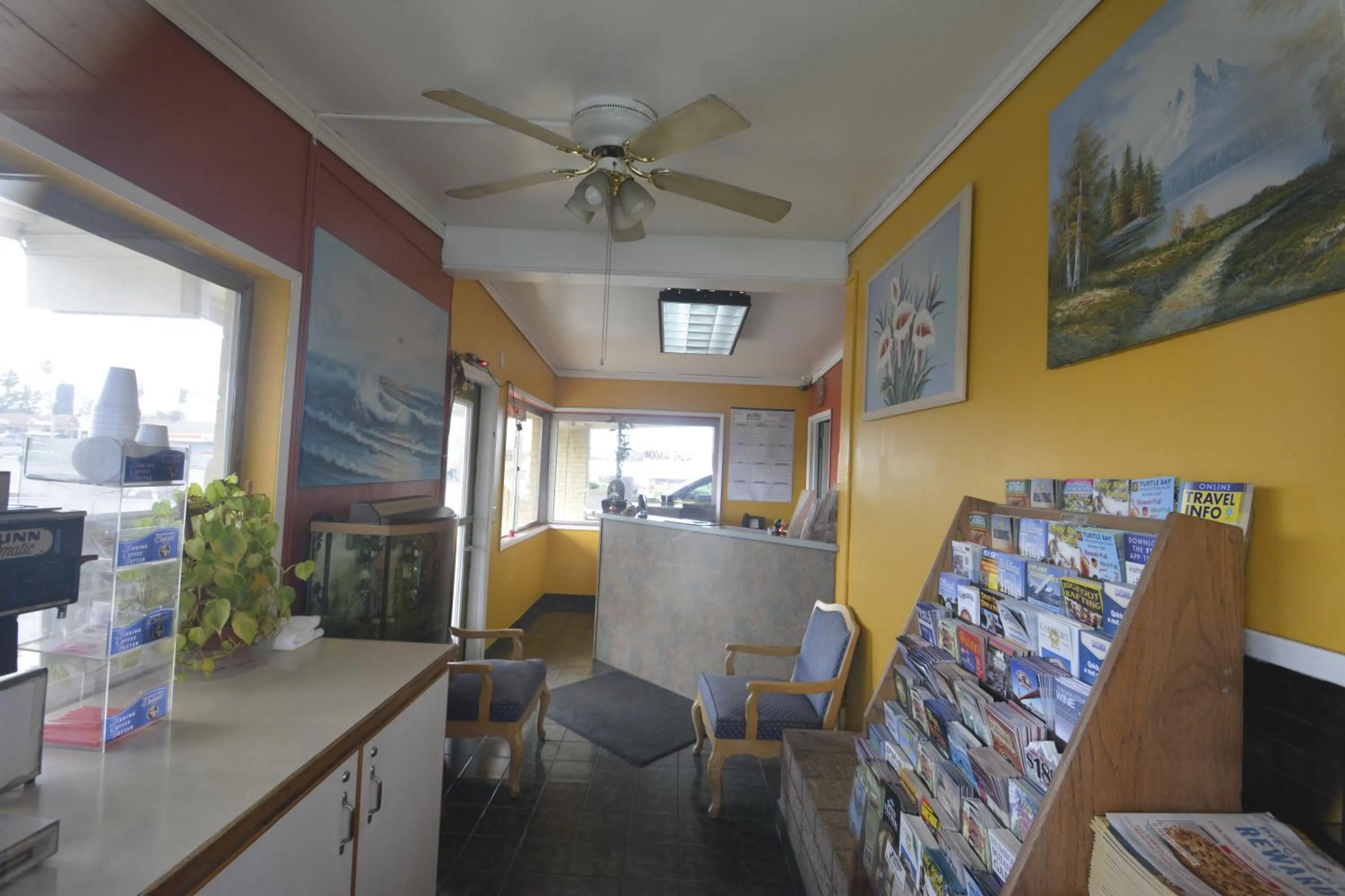 Lobby or reception in Gateway Inn