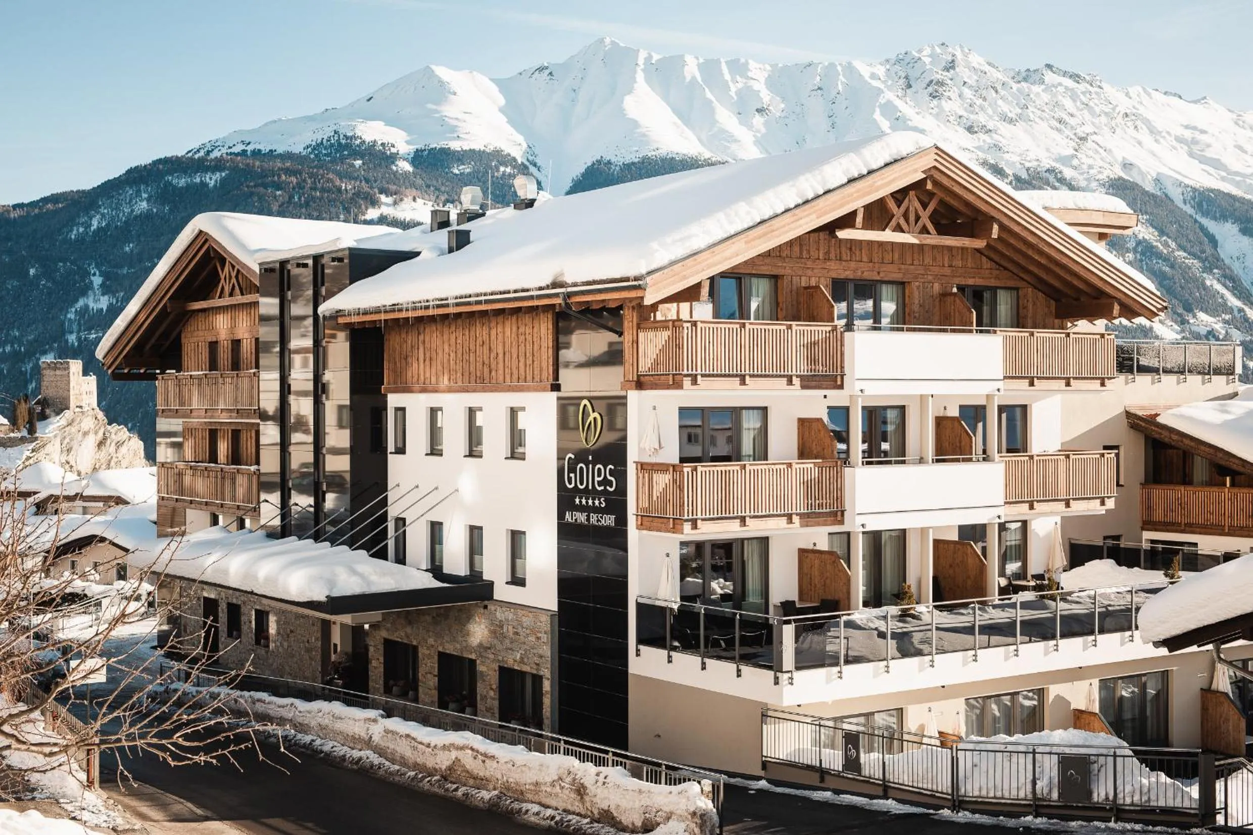 Property building in Alpine Resort Goies Superior