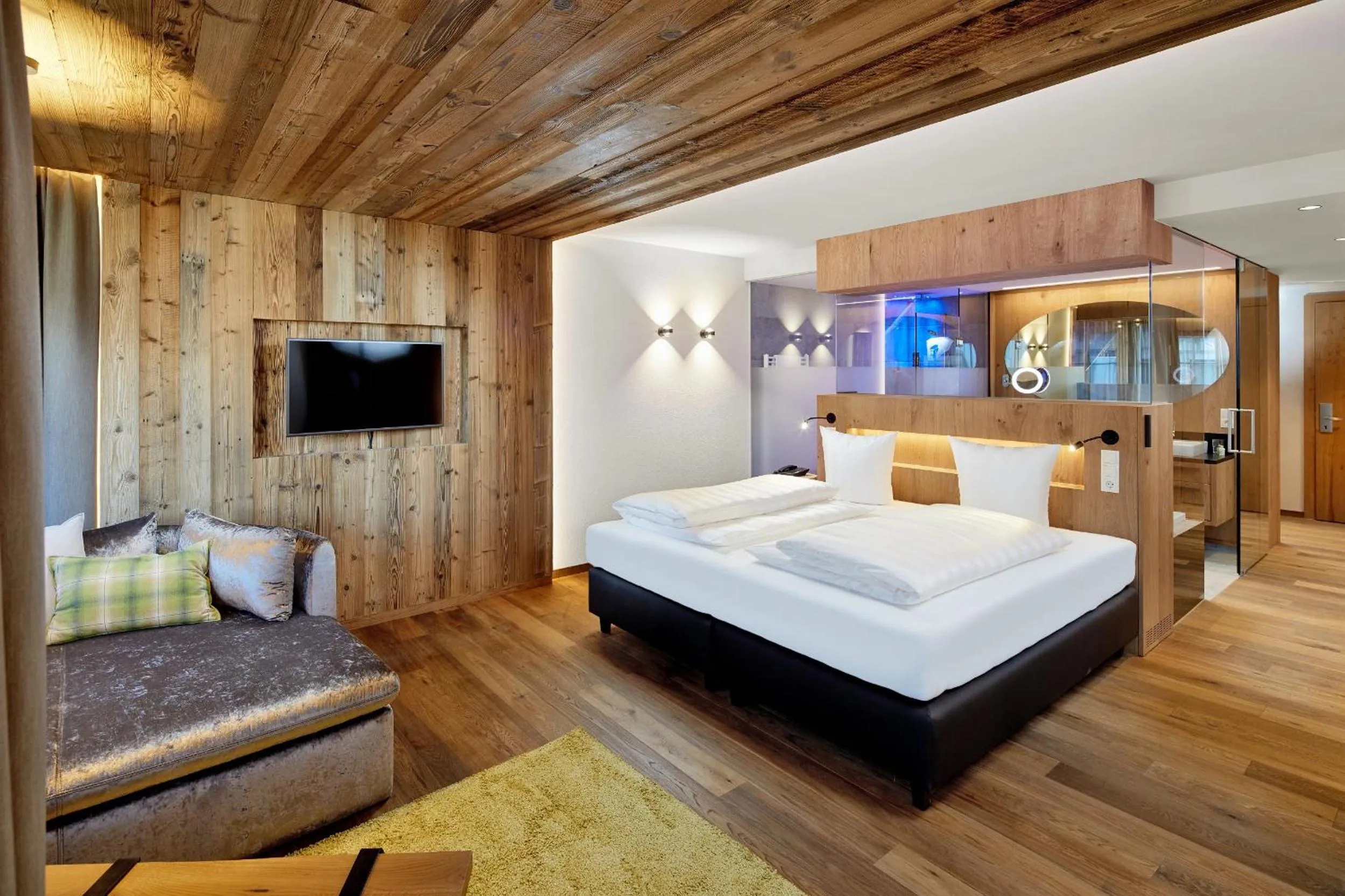 Photo of the whole room, Bed in Alpine Resort Goies Superior