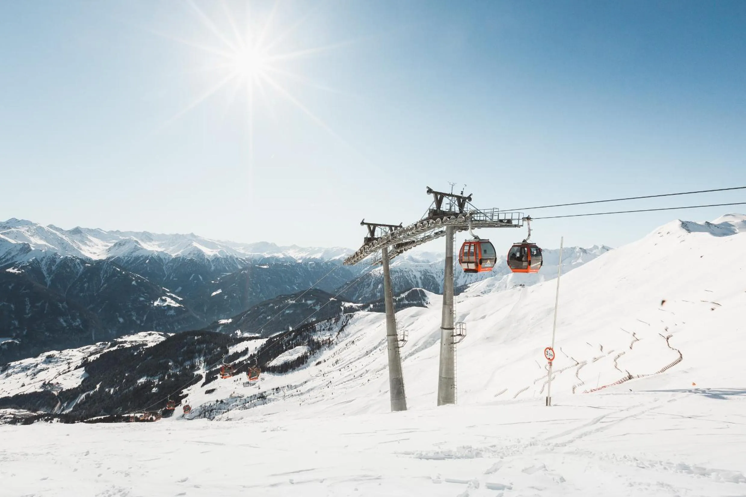 Skiing in Alpine Resort Goies Superior