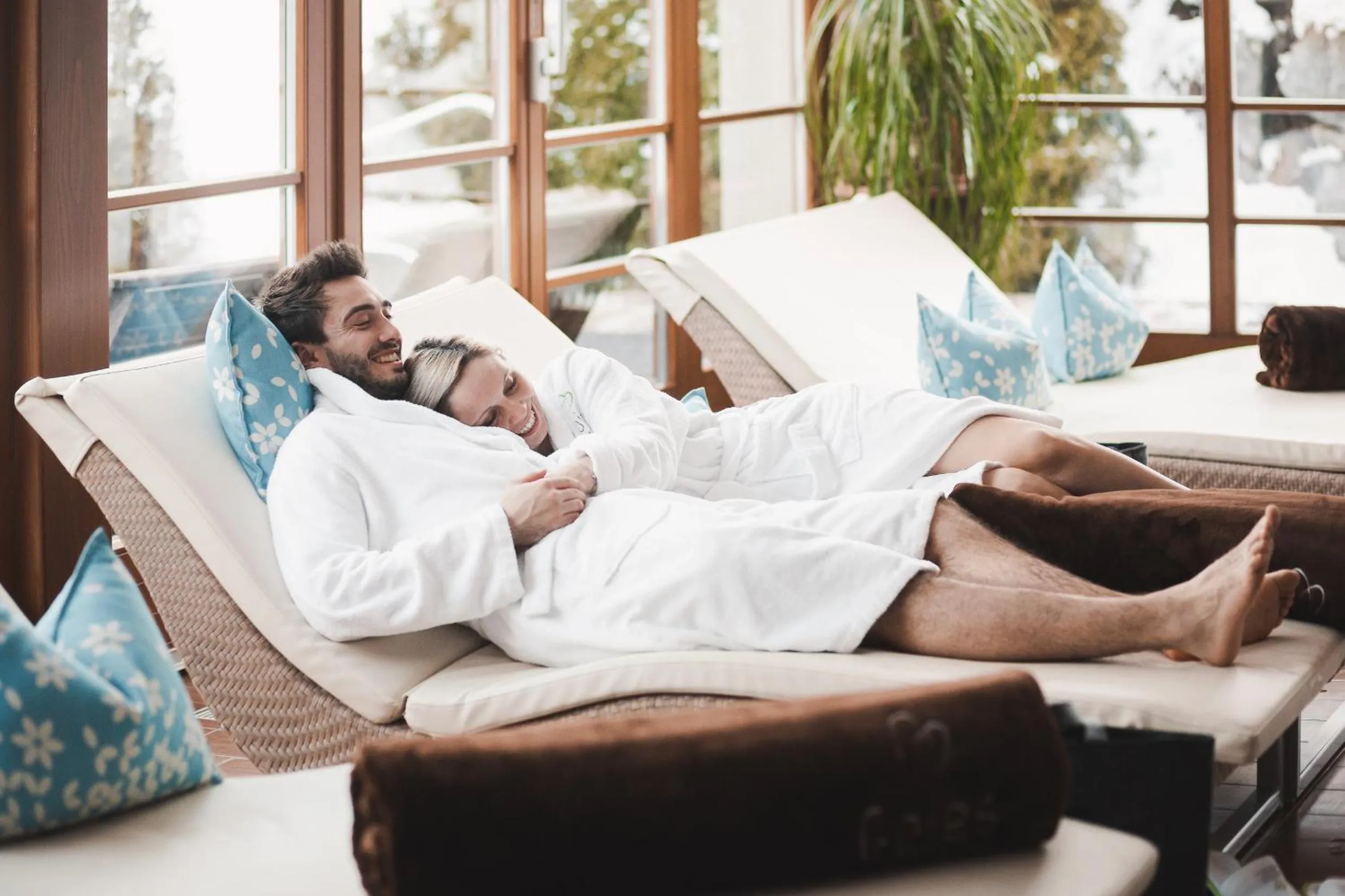 Swimming pool, Bed in Alpine Resort Goies Superior