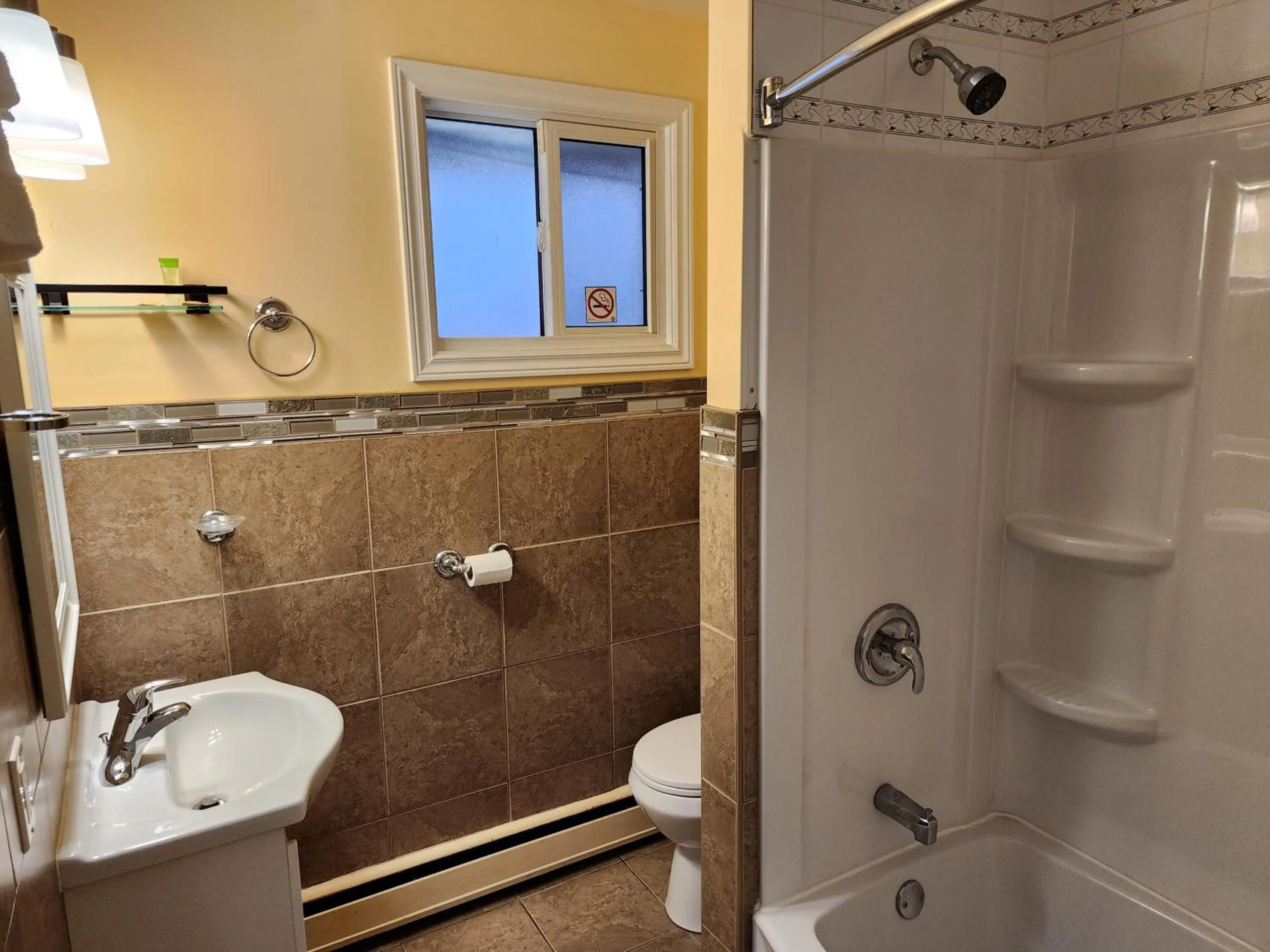 Bathroom in Sunparlor Motel