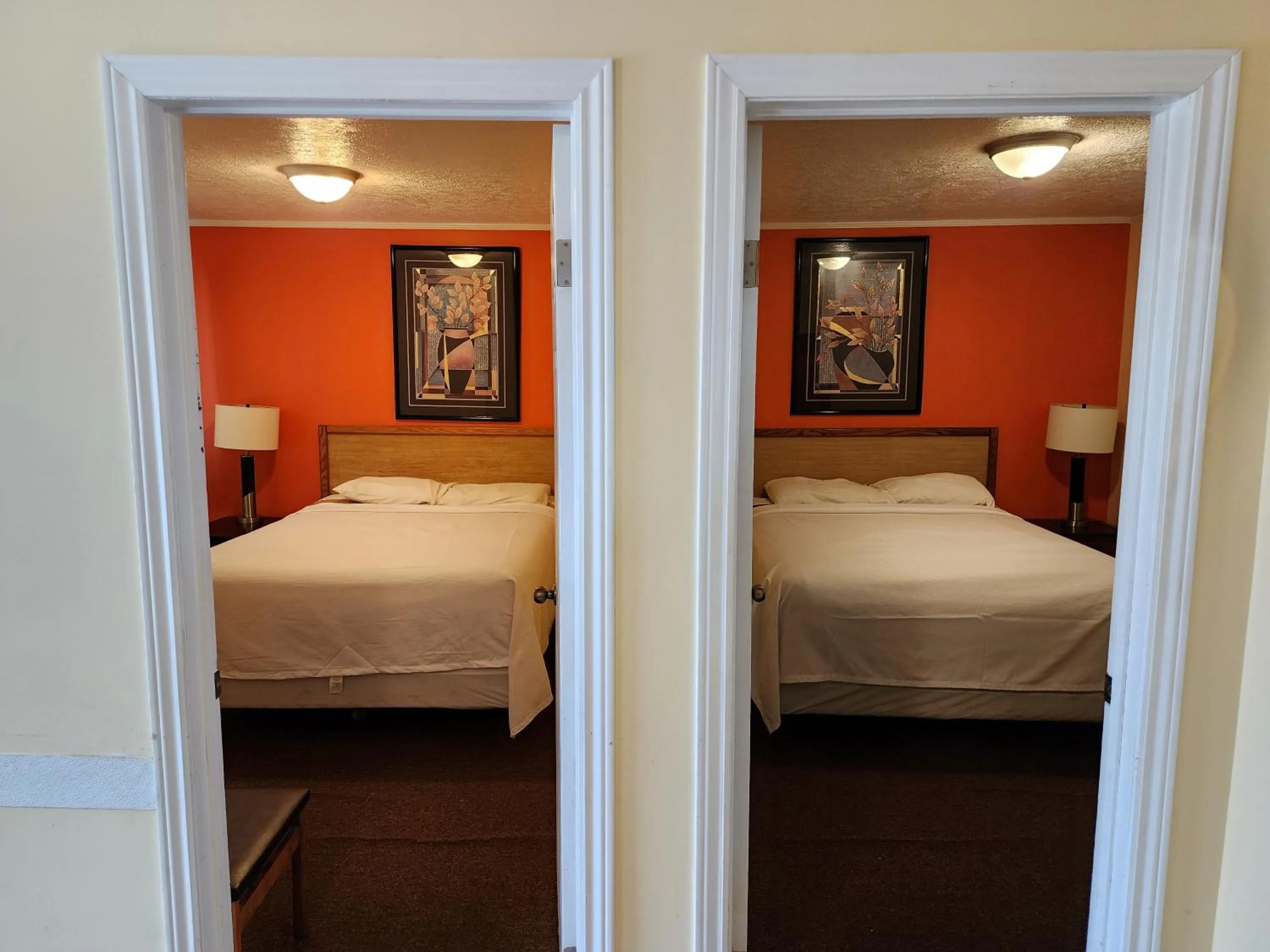 Bedroom, Bed in Sunparlor Motel