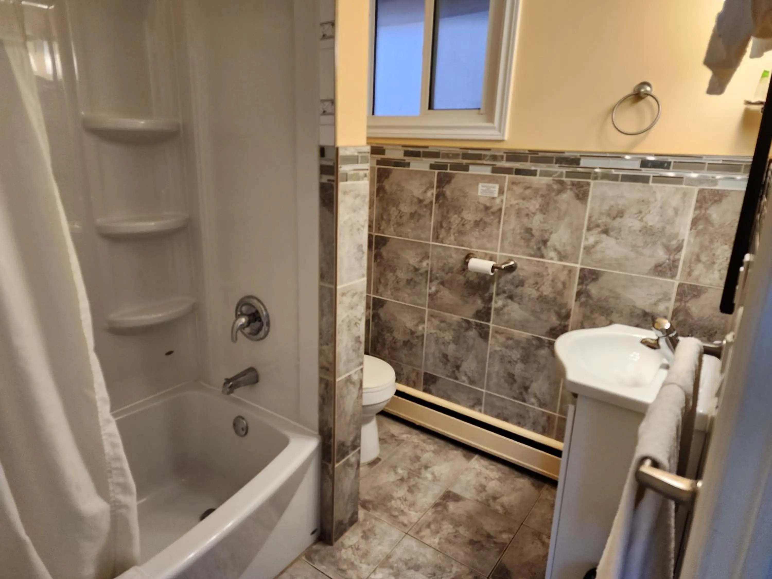 Bathroom in Sunparlor Motel