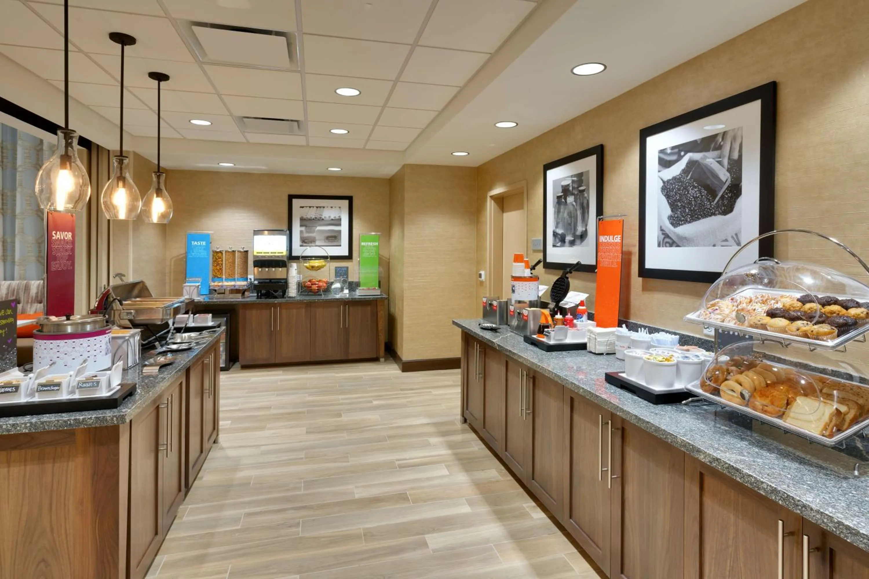 Dining area in Hampton Inn & Suites Rexburg