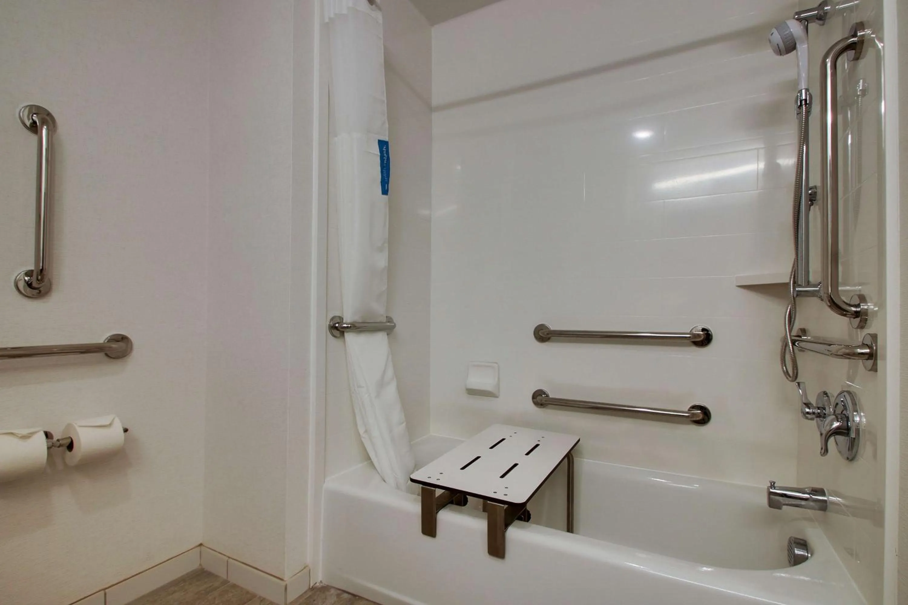 Bathroom in Hampton Inn Sneads Ferry Topsail Beach