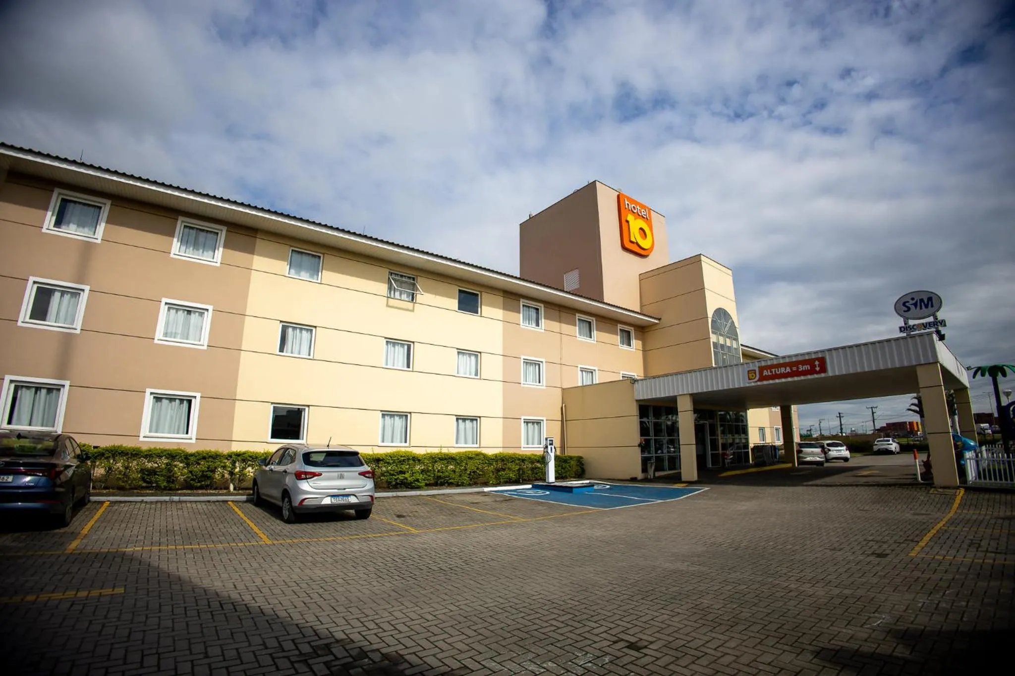 Property building in Hotel 10 Itajai/Navegantes