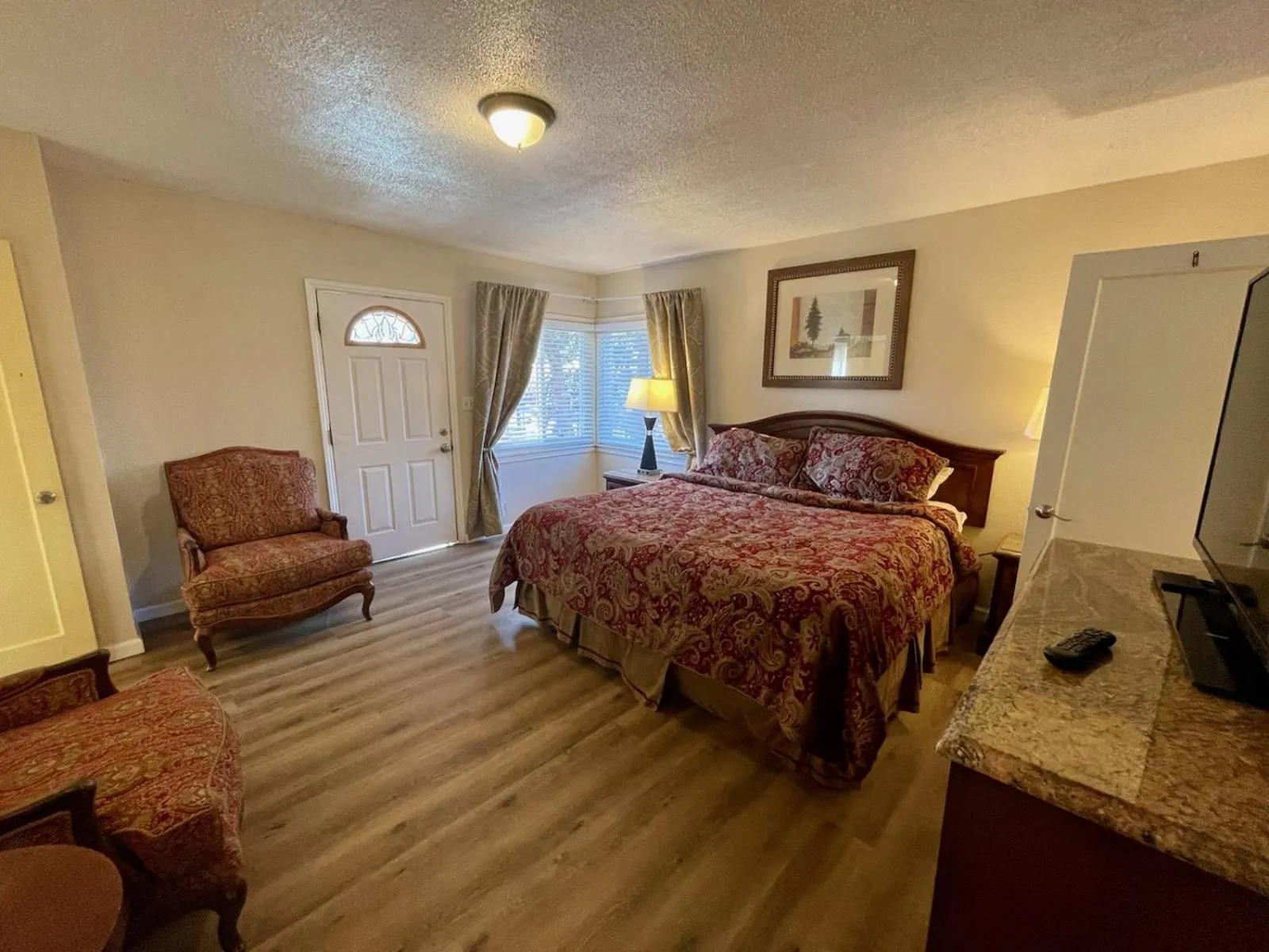 Bed in Rainbow Lodge and Inn