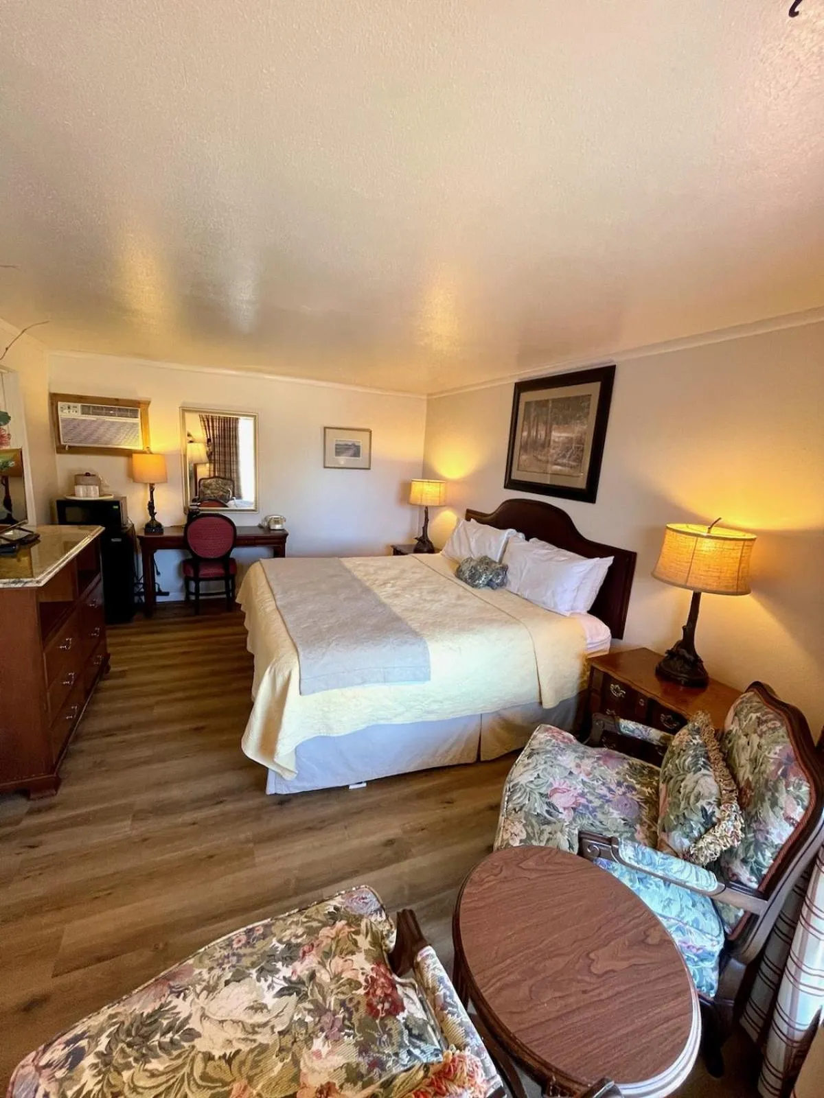 Bed in Rainbow Lodge and Inn