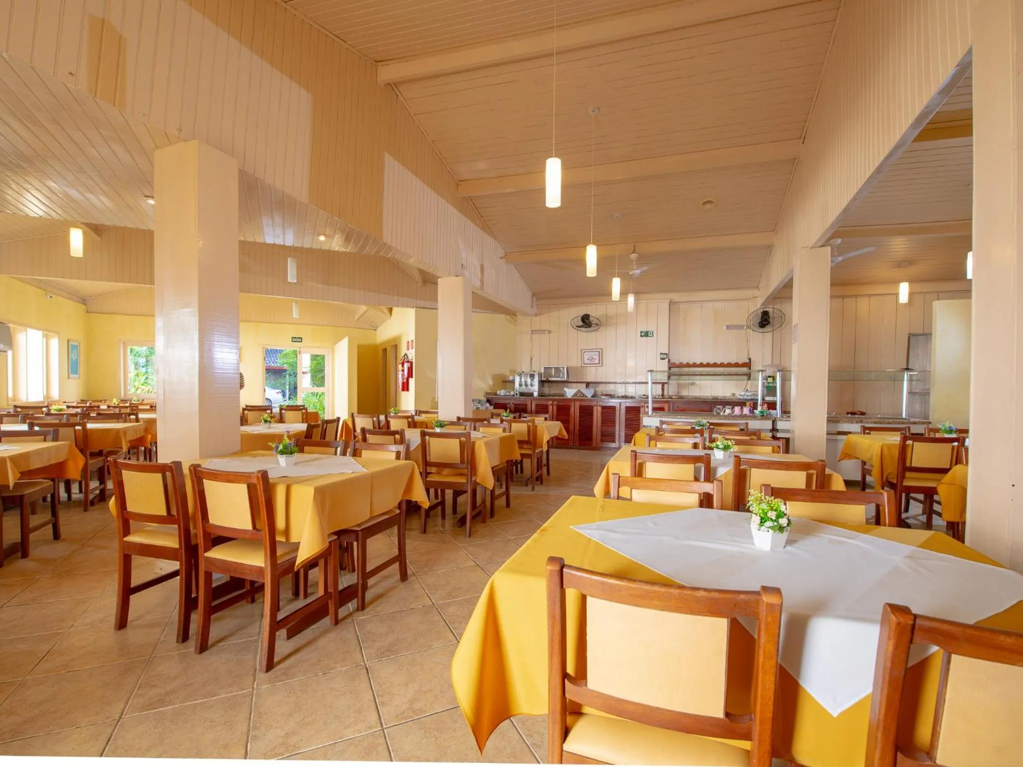 Restaurant/places to eat in Hotel Saveiros