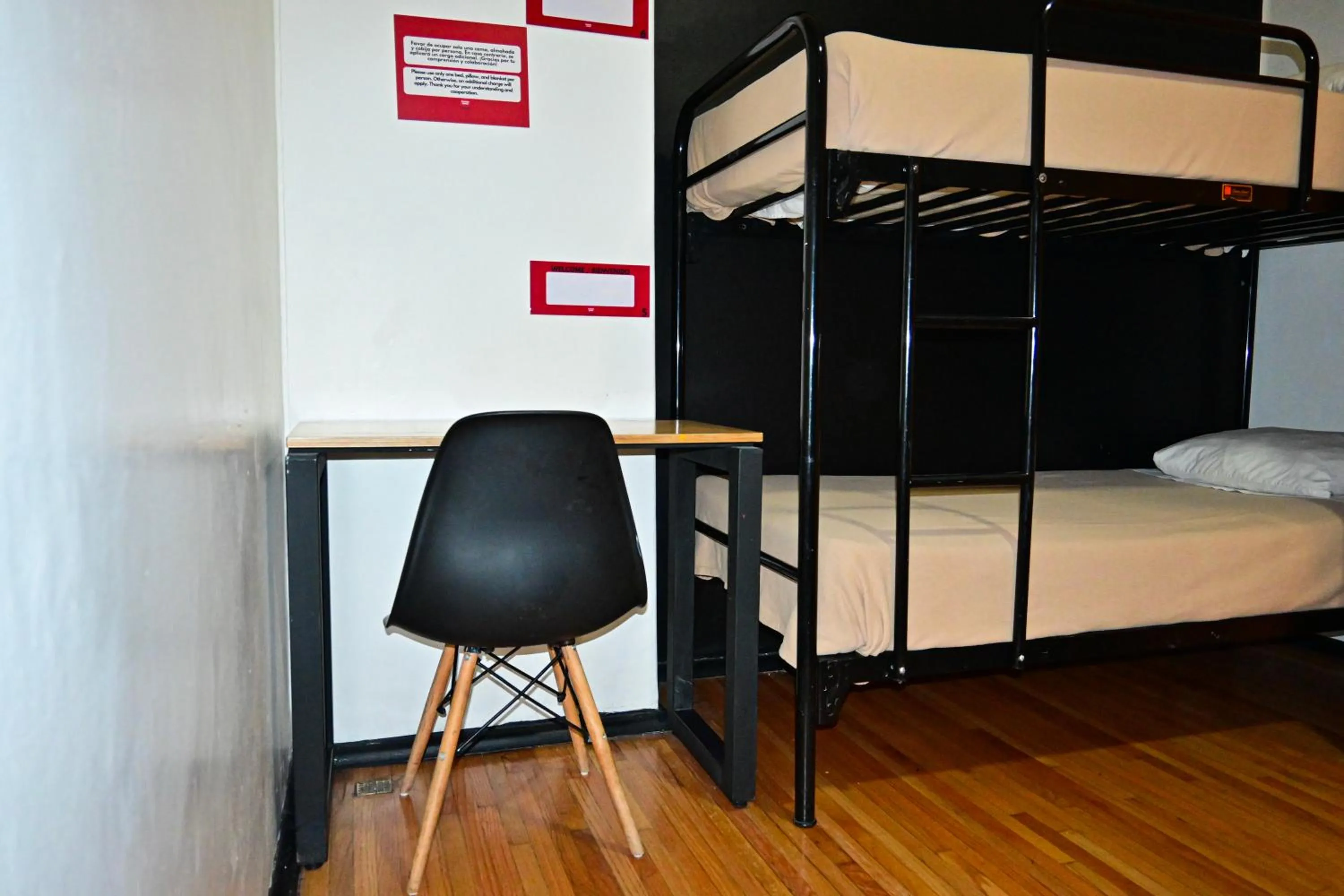 Photo of the whole room, Bed in Hostel Mundo Joven Catedral