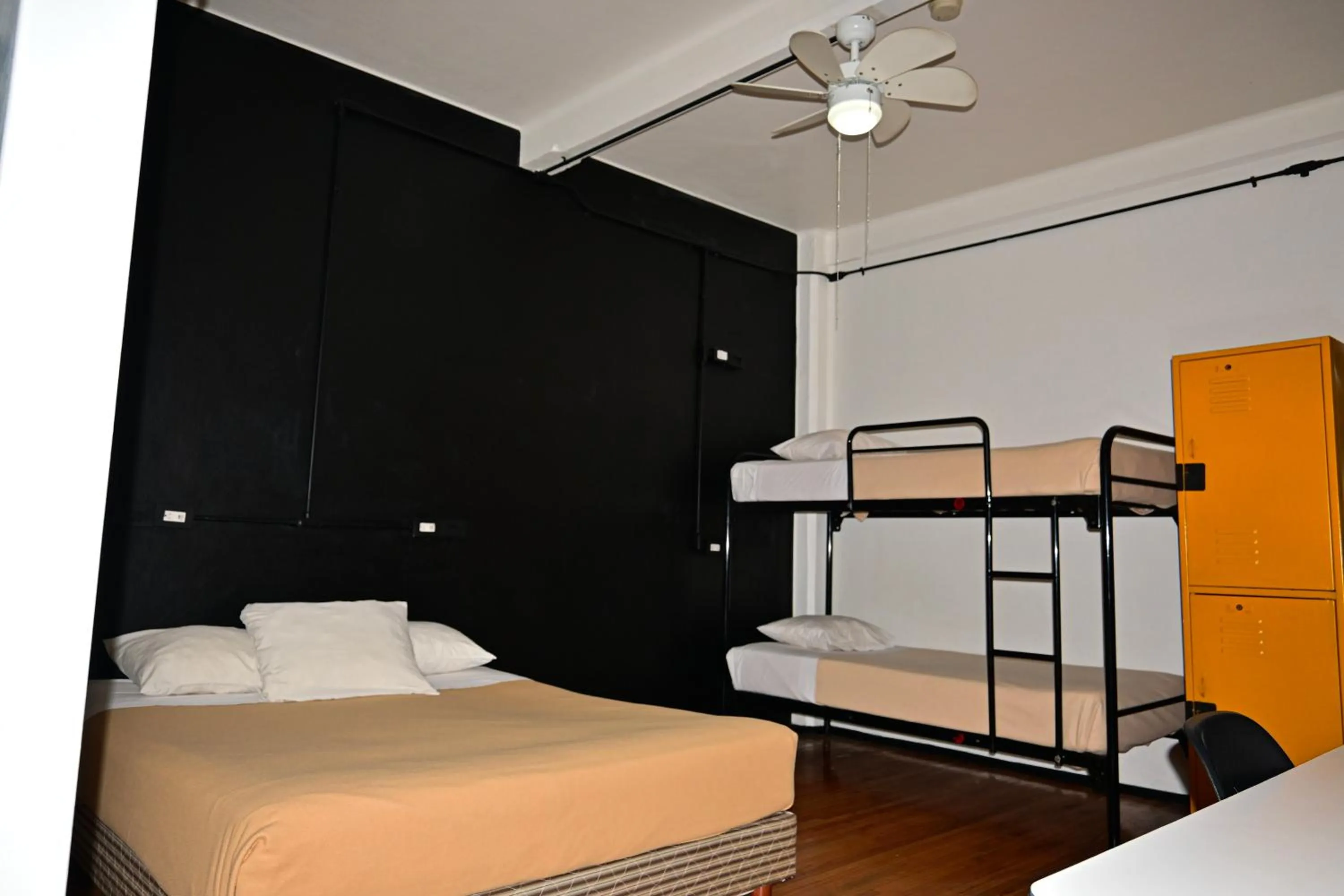 Photo of the whole room, Bed in Hostel Mundo Joven Catedral