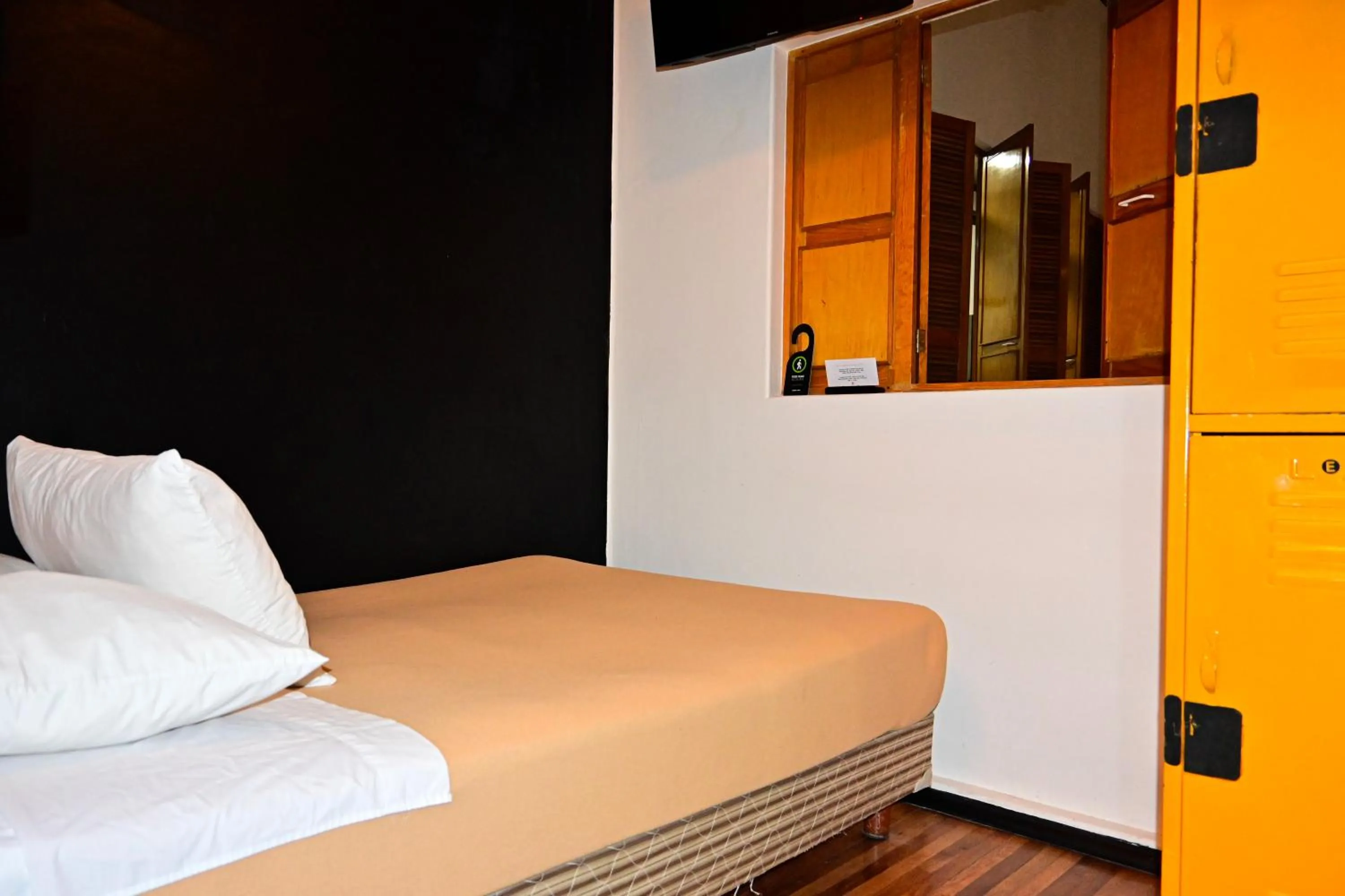 Photo of the whole room, Bed in Hostel Mundo Joven Catedral