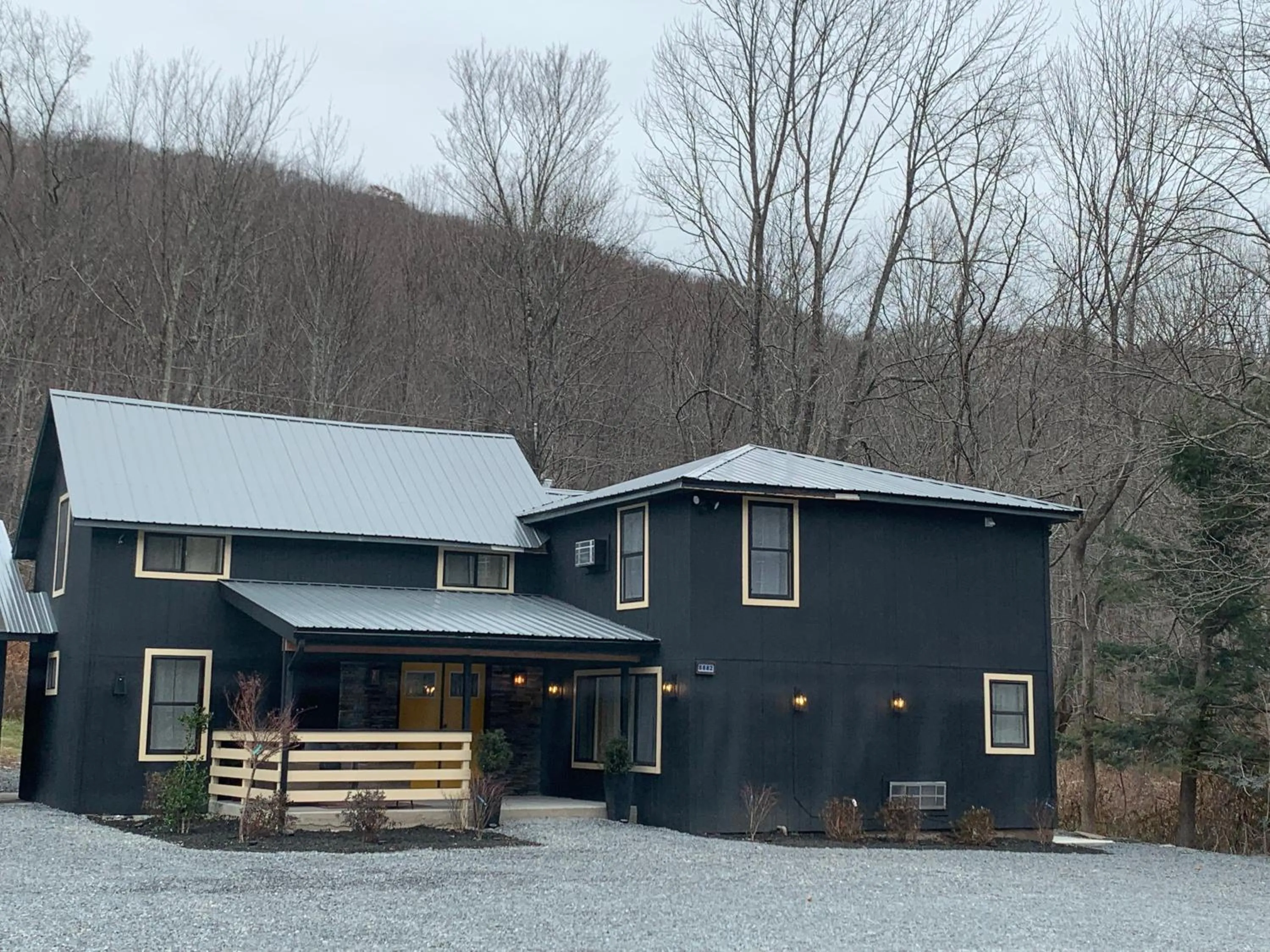 Starlite Motel & Suites