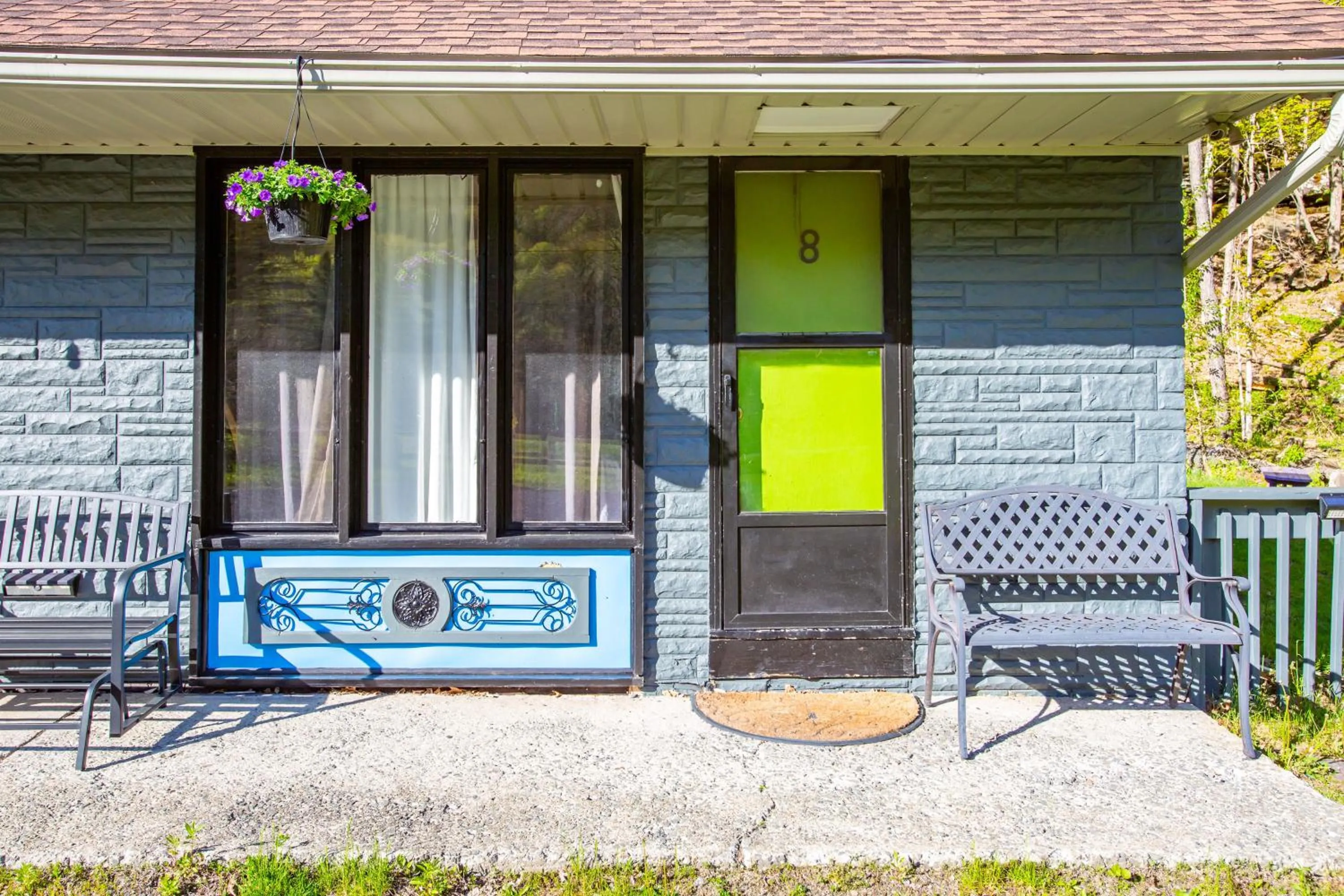 Starlite Motel & Suites