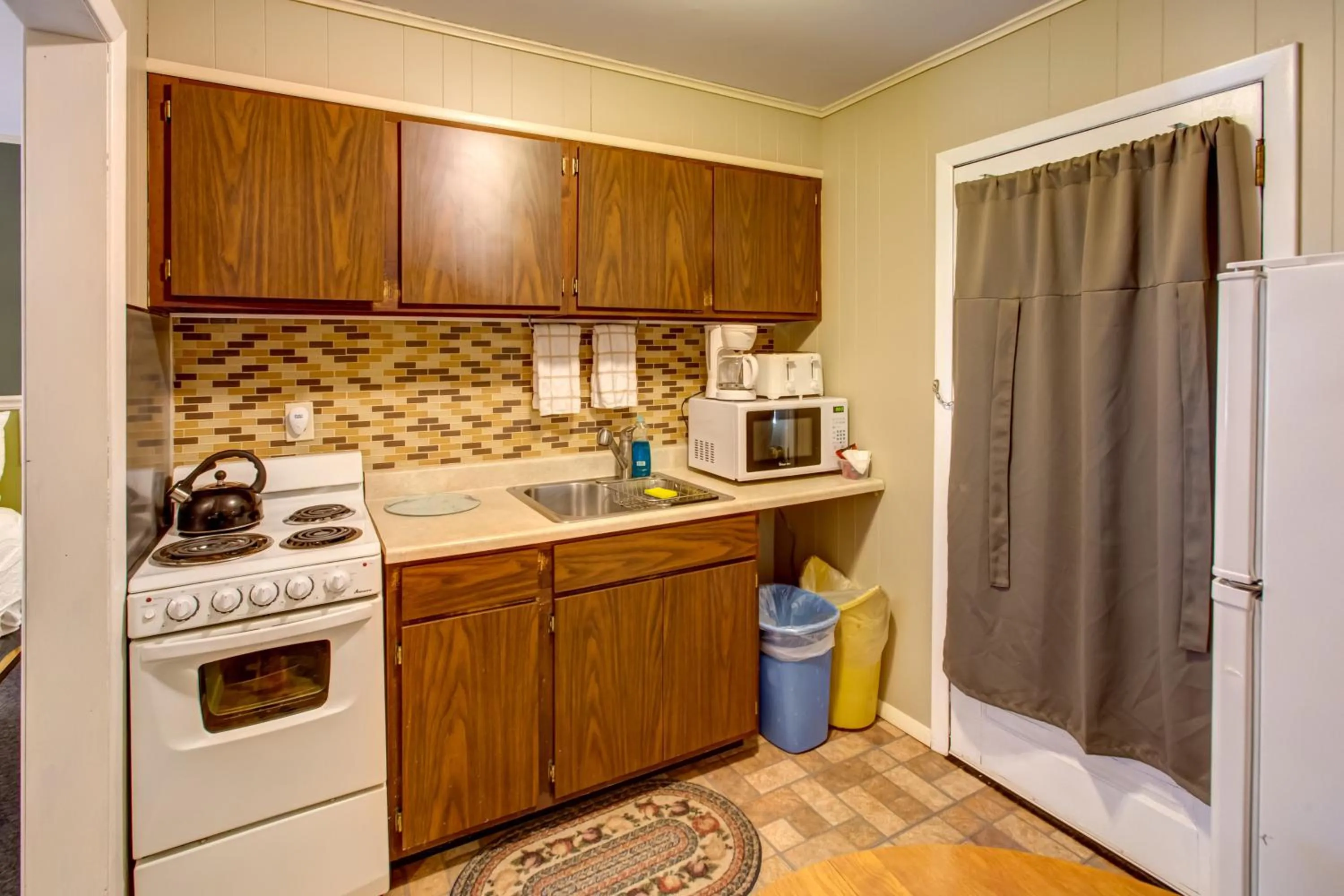 Starlite Motel & Suites