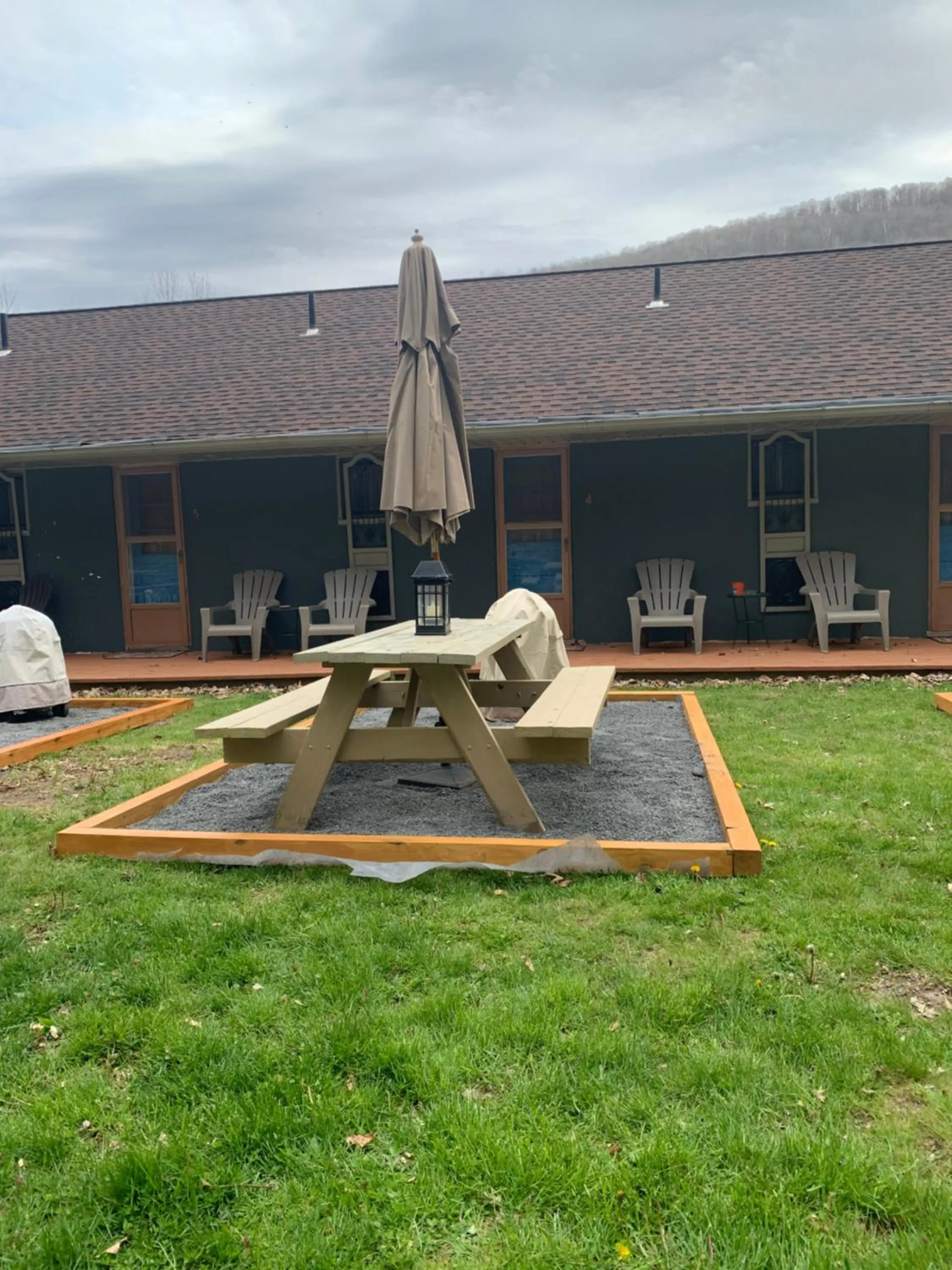 Starlite Motel & Suites