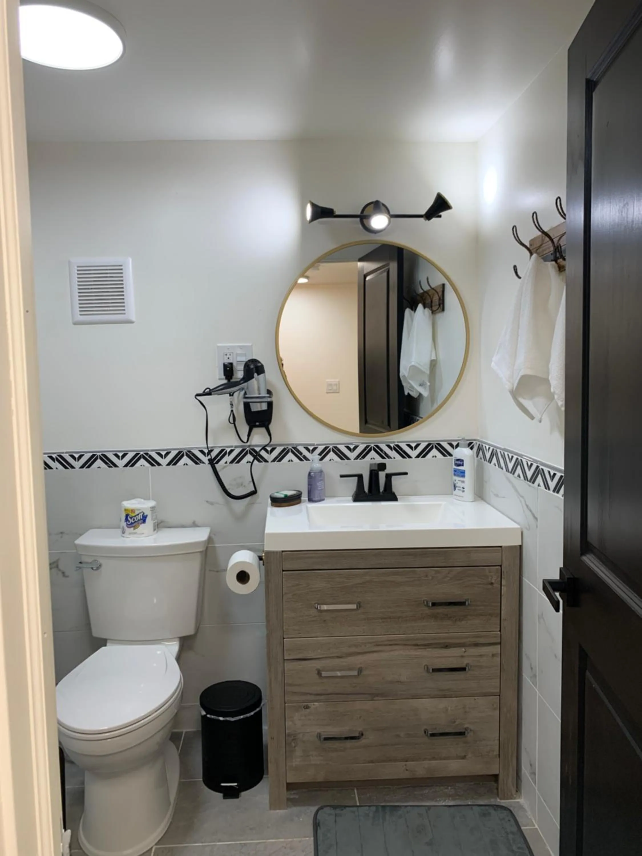 Starlite Motel & Suites