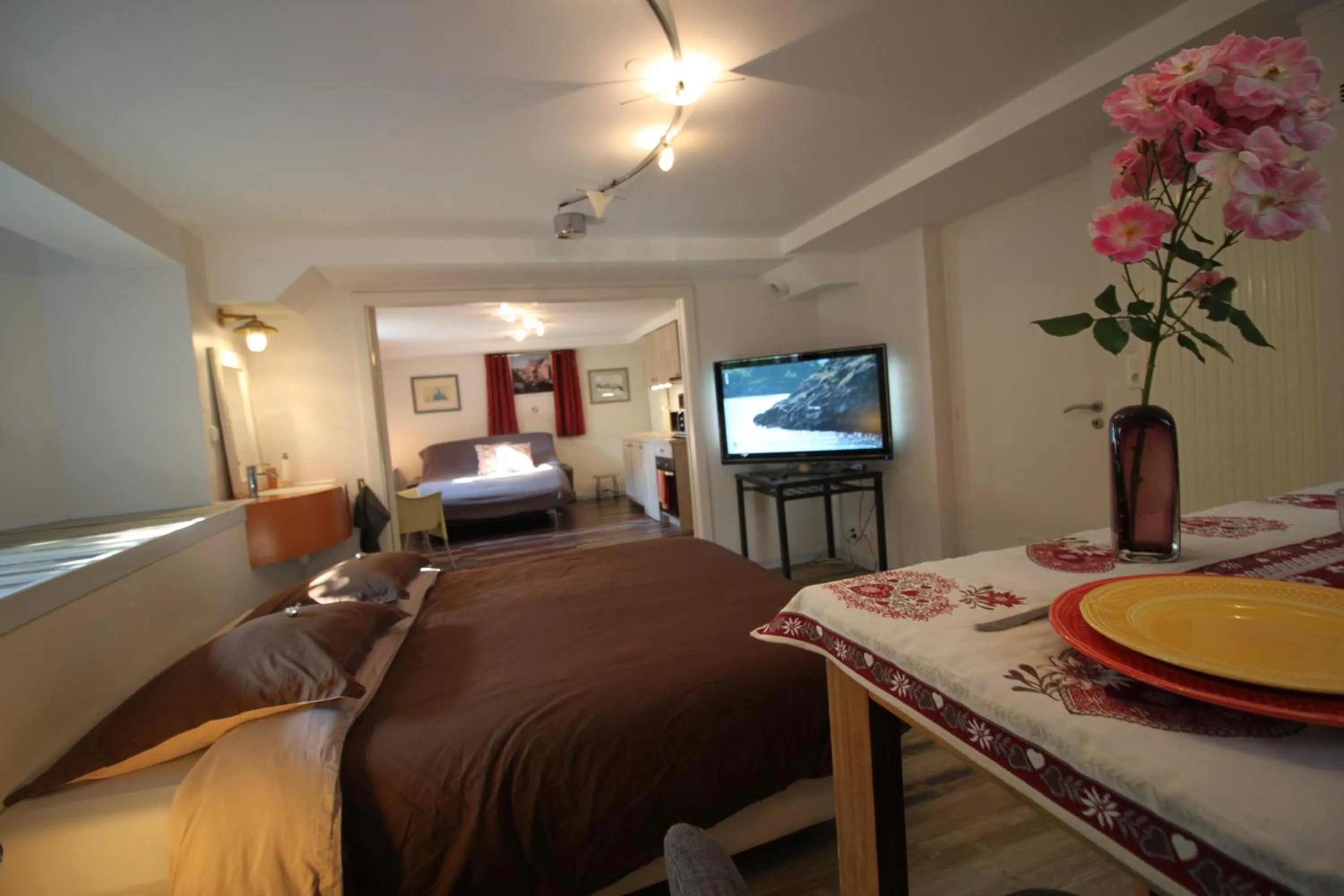 Dining area in Confort et calme à Colmar