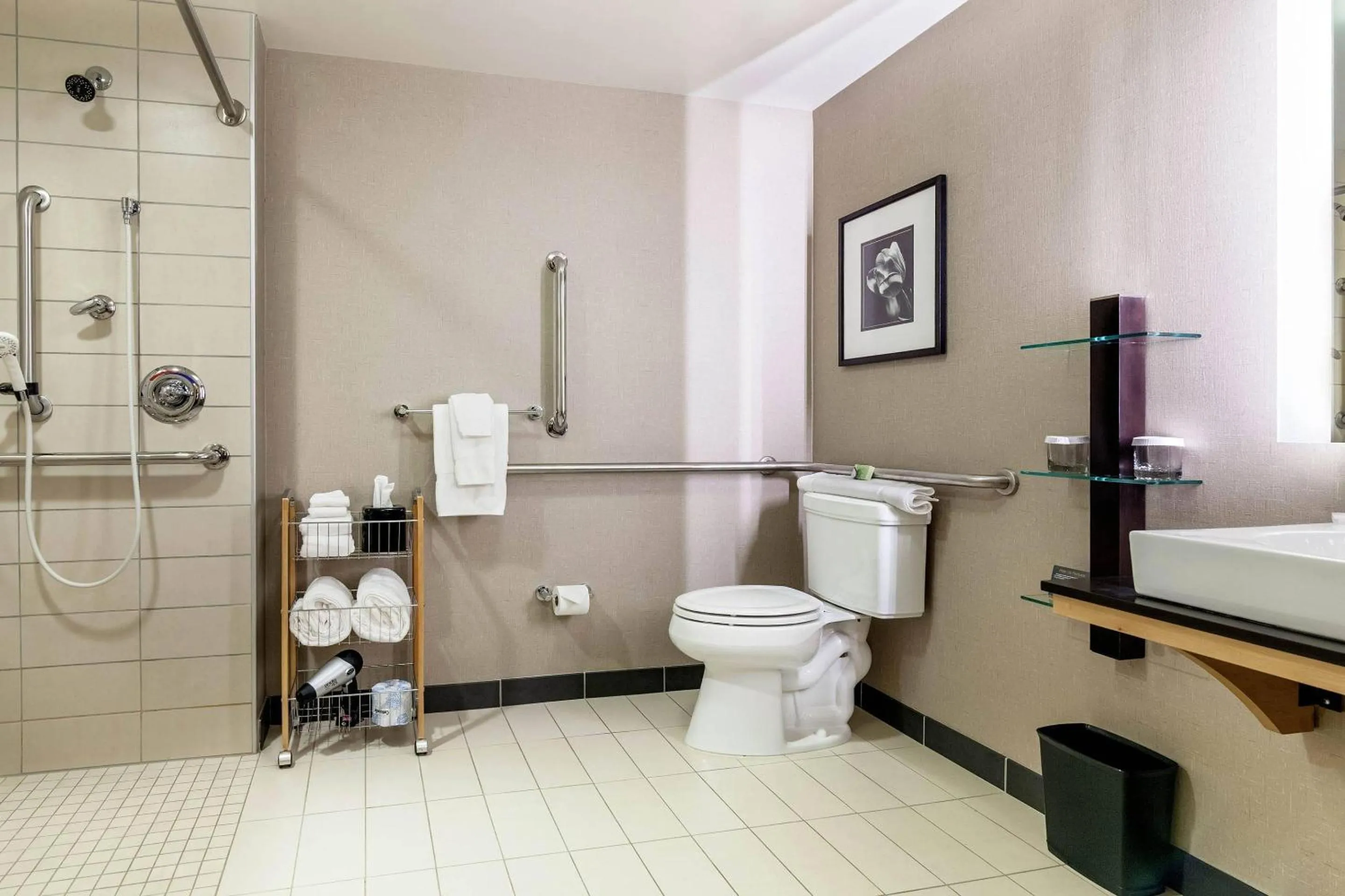 Bedroom in Cambria Hotel Pittsburgh - Downtown