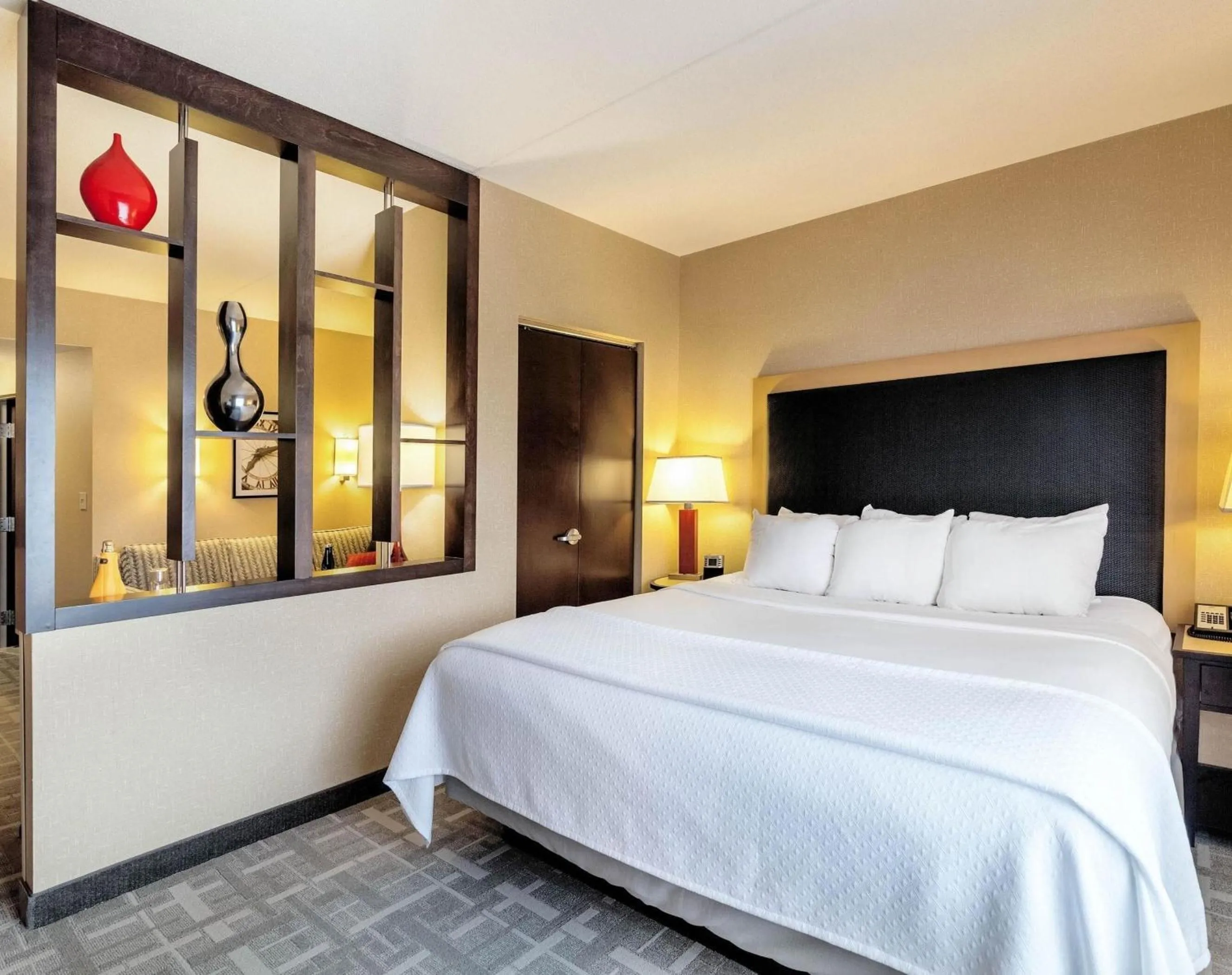 Bed in Cambria Hotel Pittsburgh - Downtown