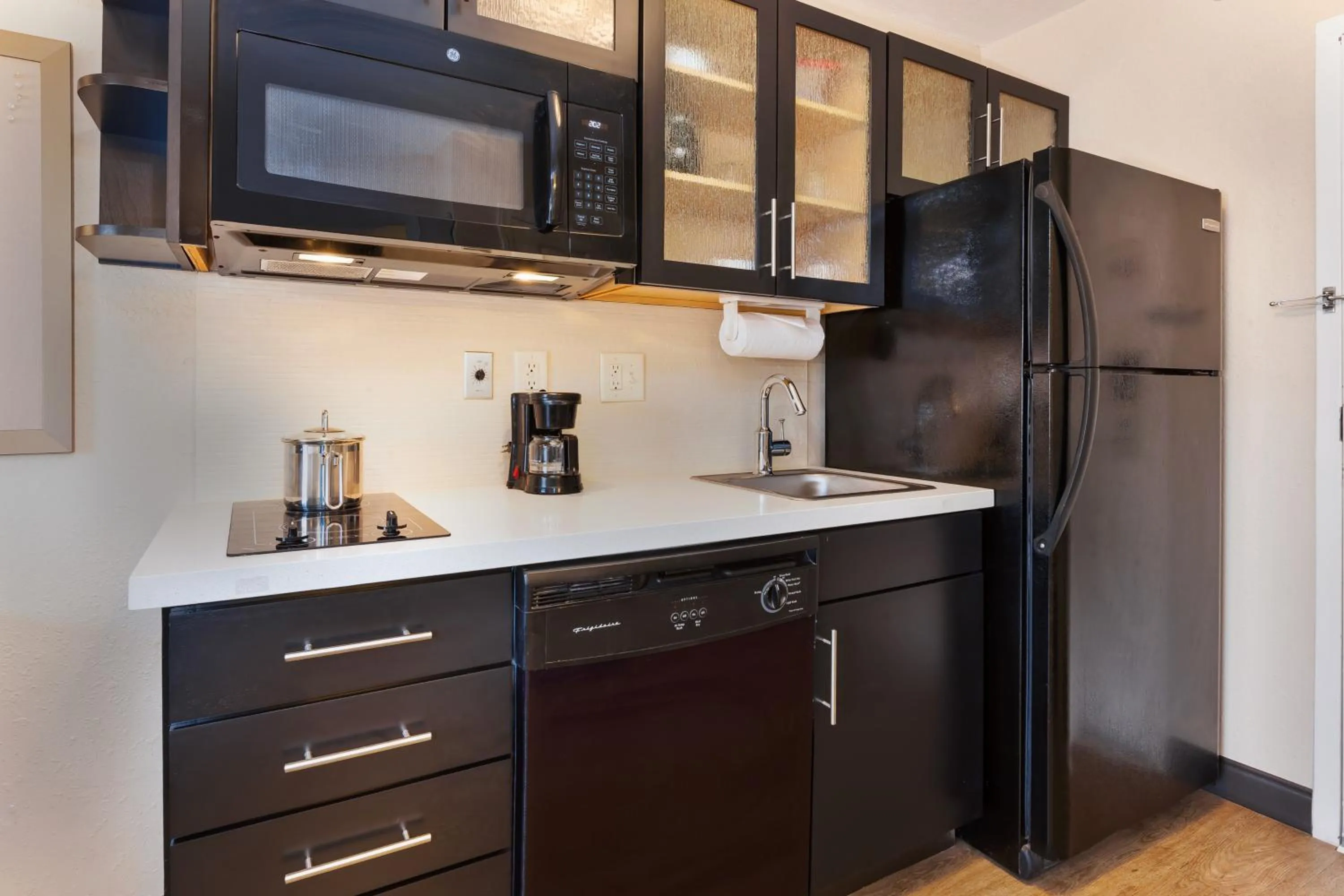 Kitchen or kitchenette in Candlewood Suites Rocky Mount by IHG