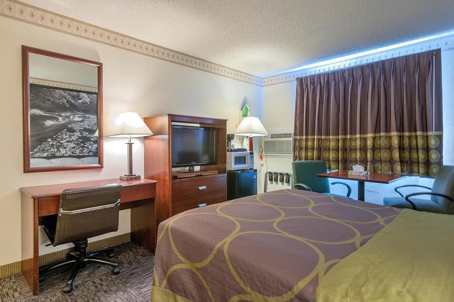 Super 8 by Wyndham Colorado Springs/Chestnut Street