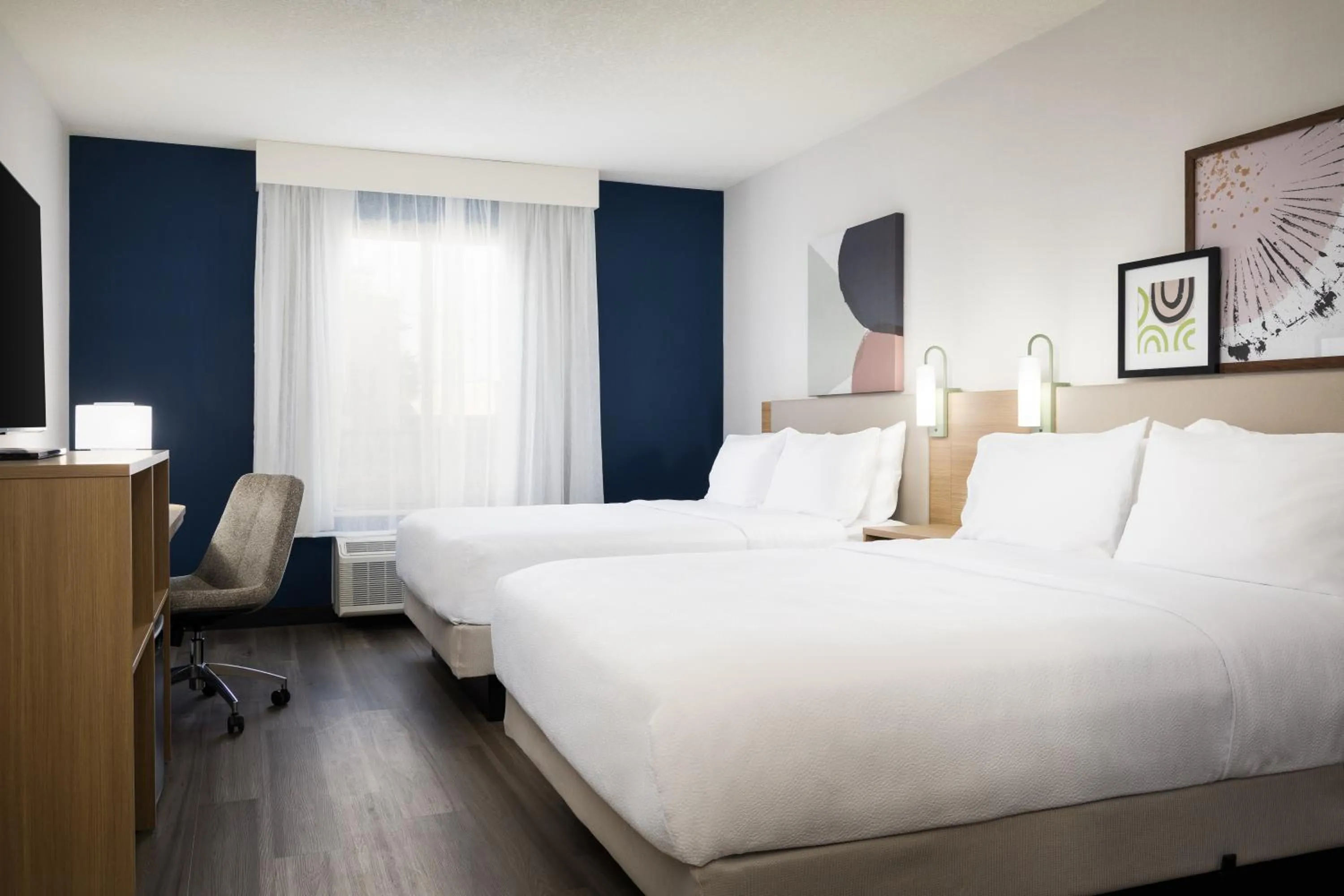Photo of the whole room, Bed in Spark By Hilton Guelph