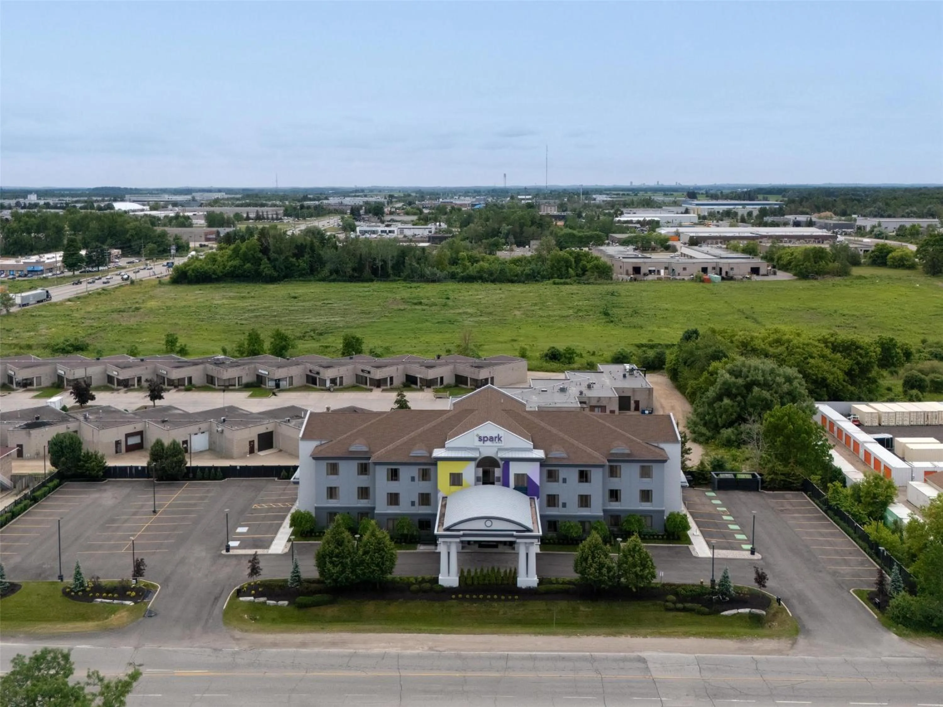 Property building in Spark By Hilton Guelph