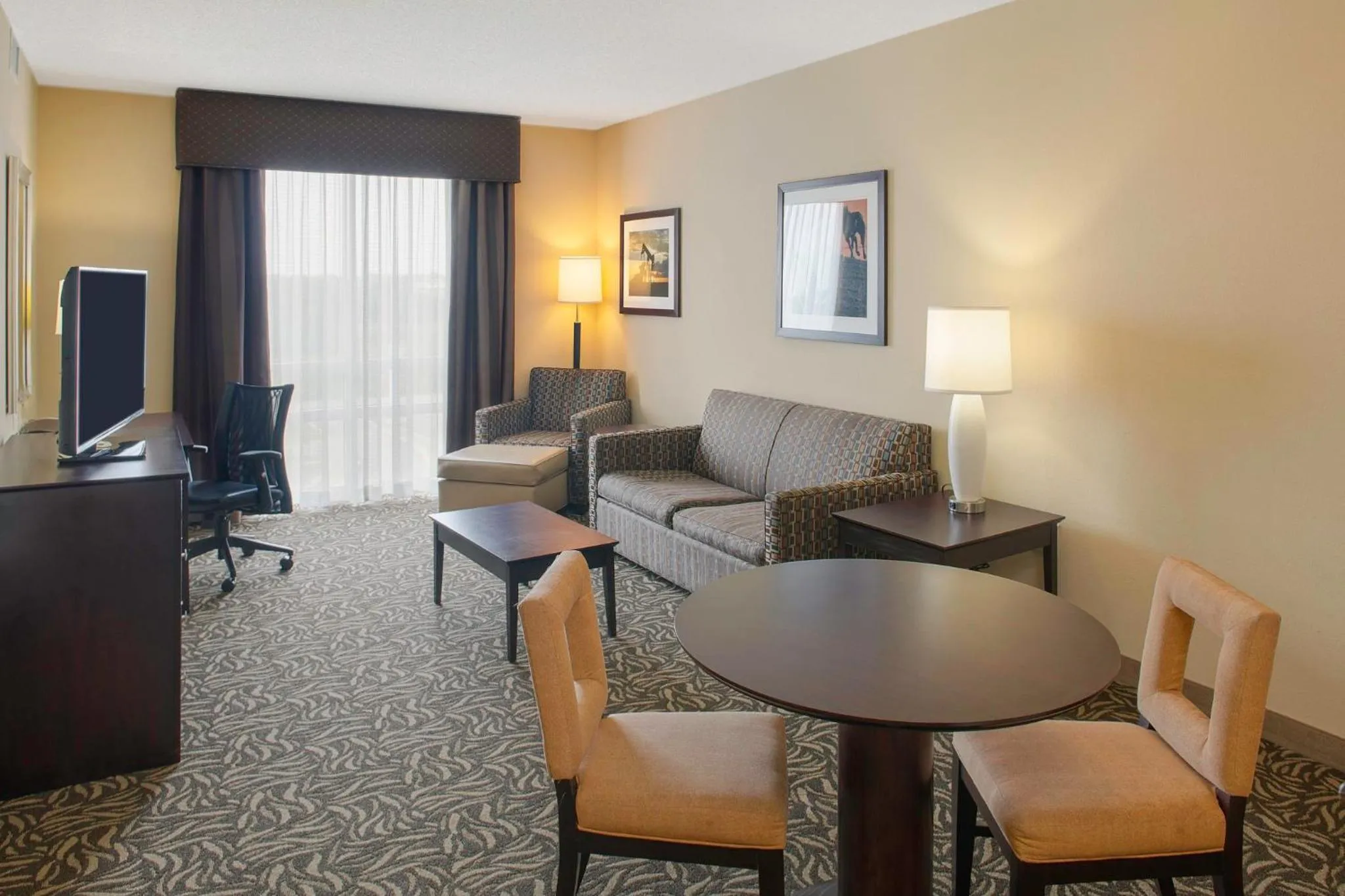 Photo of the whole room in Holiday Inn Ardmore by IHG