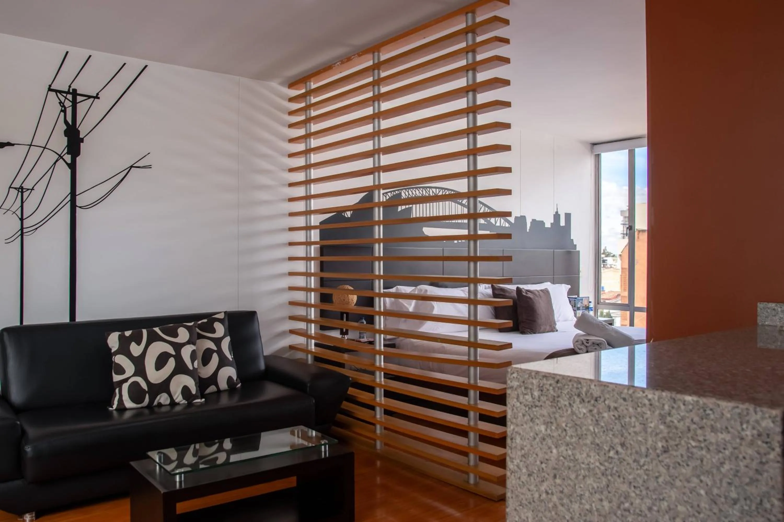 Hotel Regency Suites La Feria