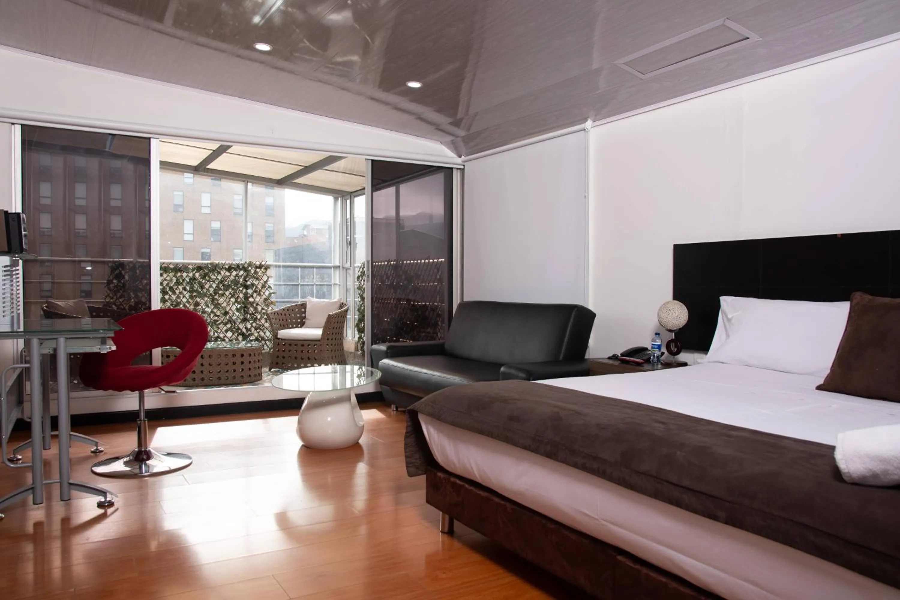 Bed in Hotel Regency Suites La Feria