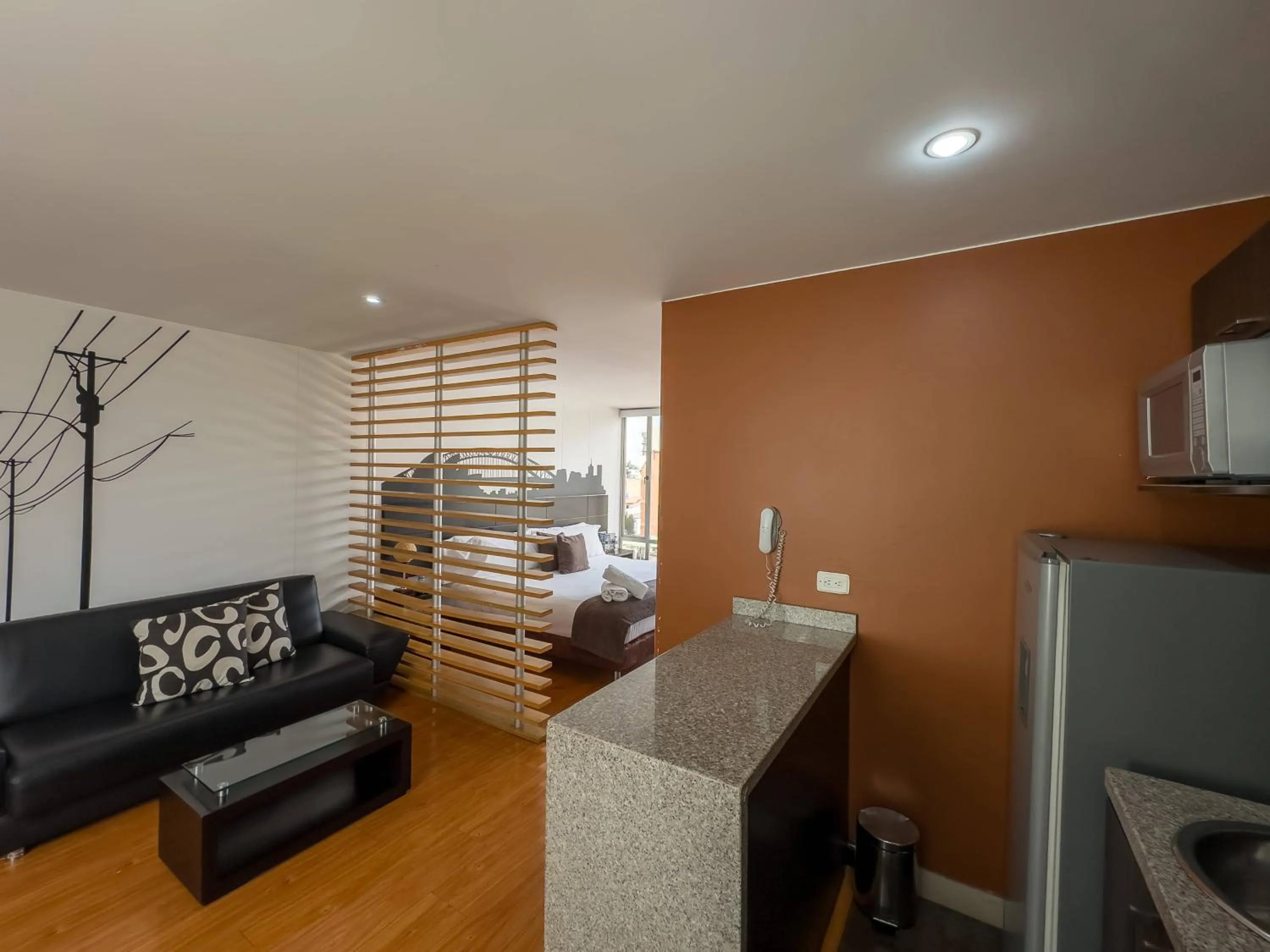 Hotel Regency Suites La Feria