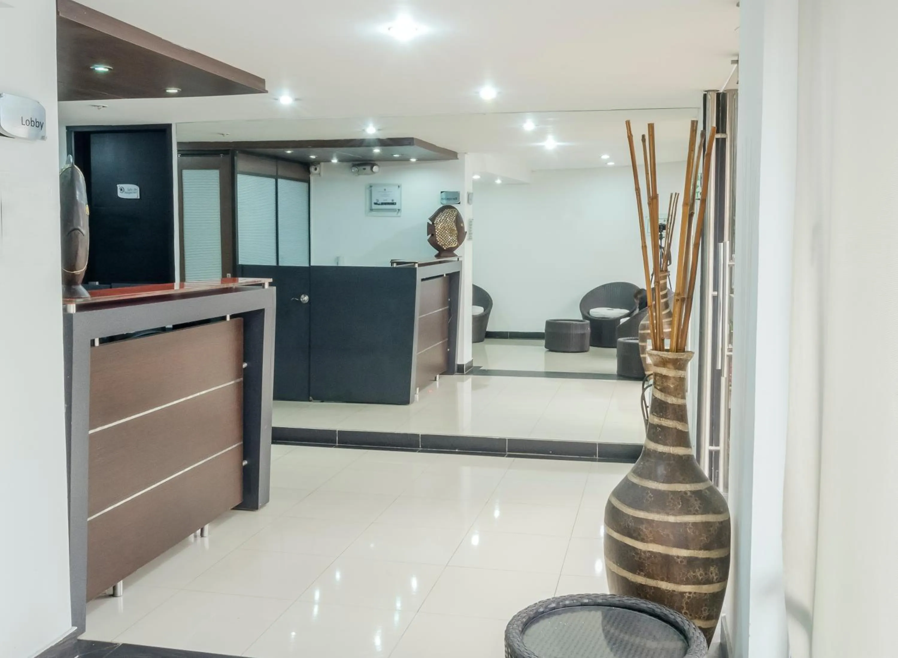 Lobby or reception in Hotel Regency Suites La Feria