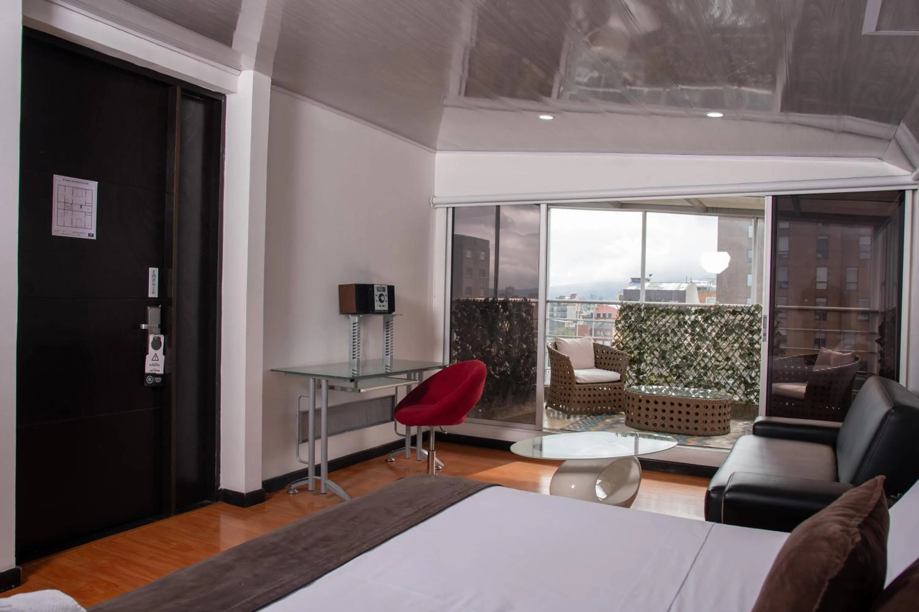 Bed in Hotel Regency Suites La Feria