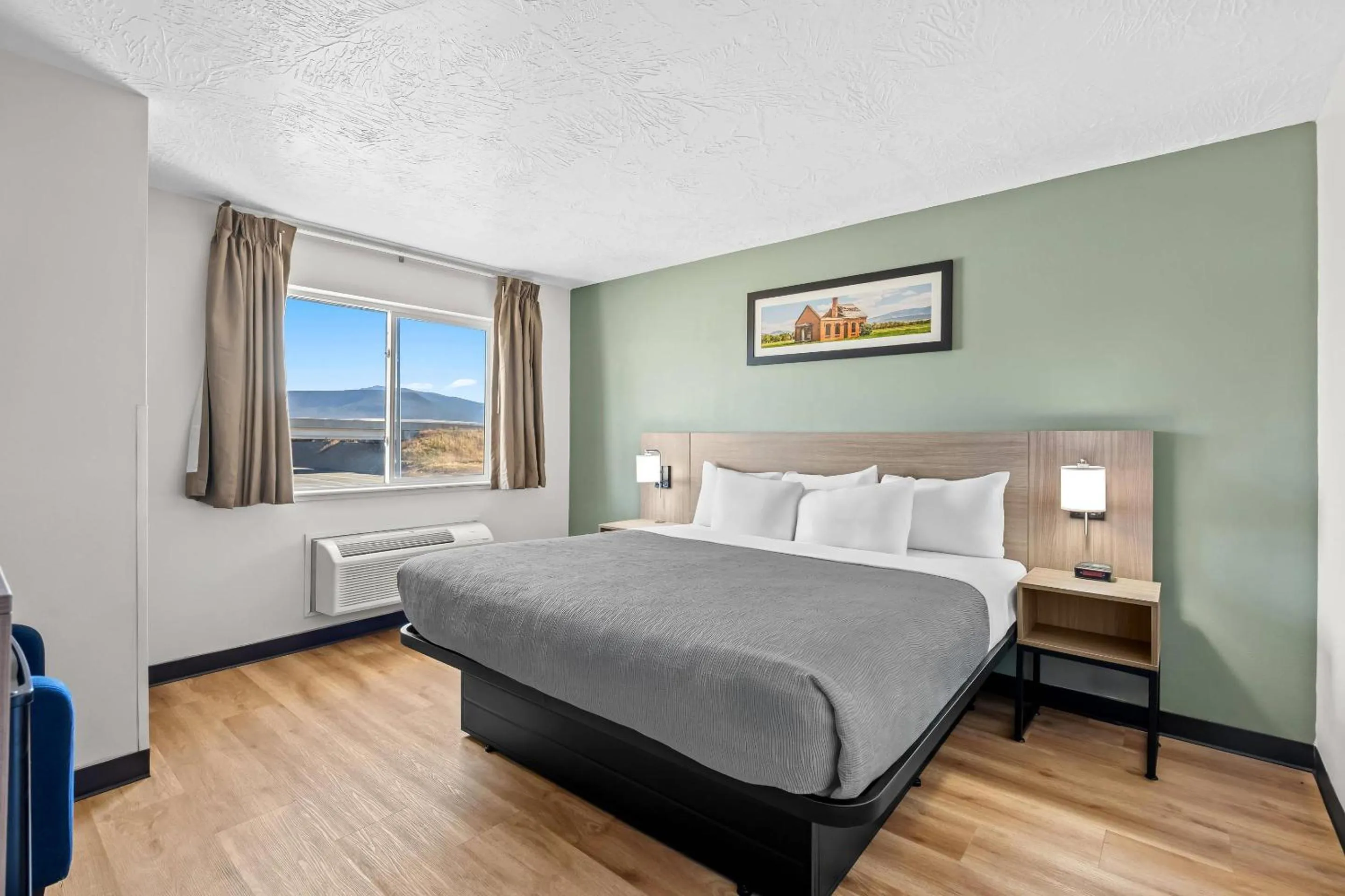 Bedroom, Bed in Quality Inn Beaver I-15