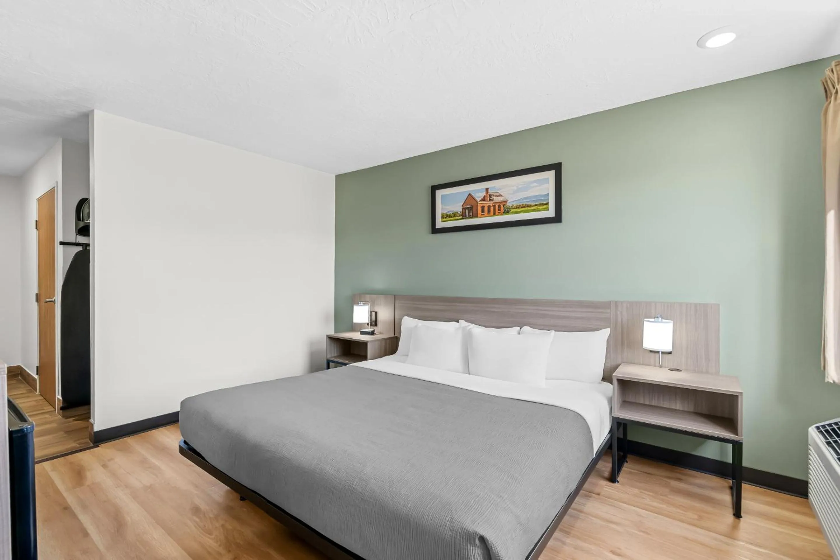 Bed in Quality Inn Beaver I-15